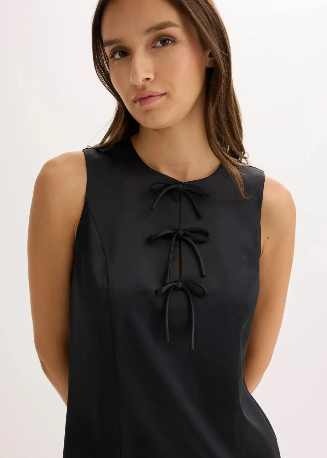 bonprix Bekleidung·Pullover & Strickjacken|Kleider^Minikleid aus glänzendem Satin schwarz