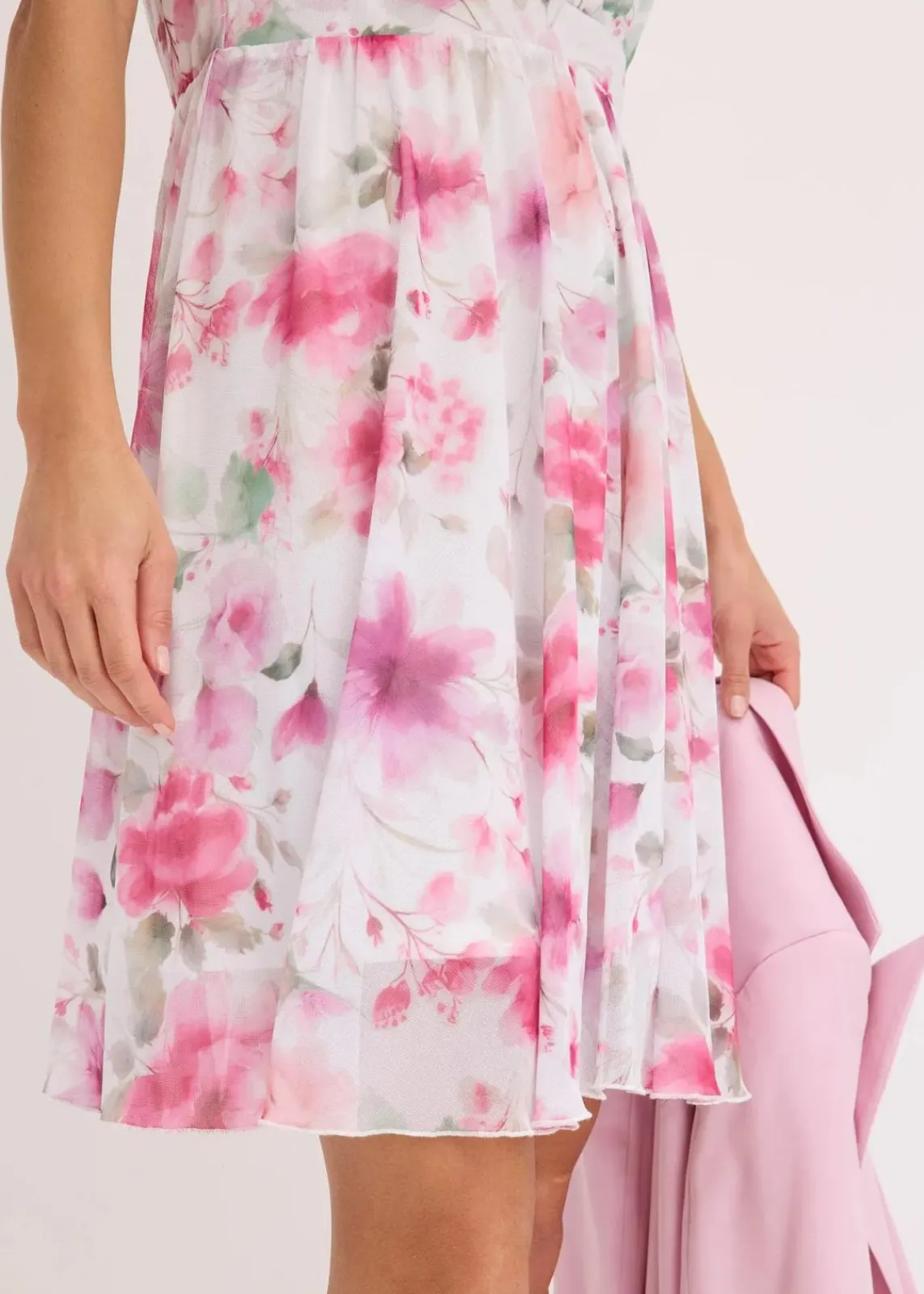 bonprix Nachhaltigere Materialien|Kleider^Minikleid aus Mesh wollweiß floral