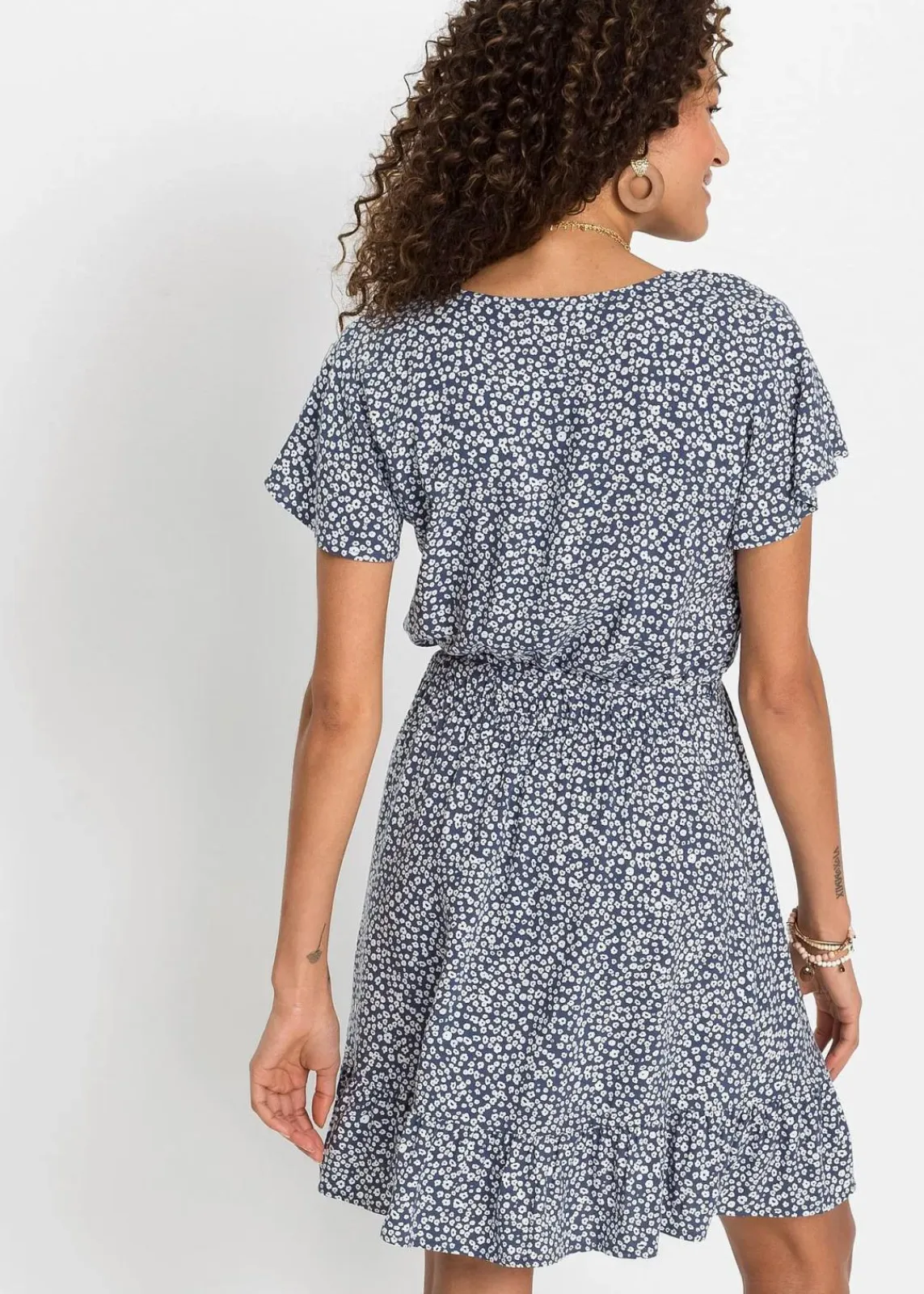 bonprix Nachhaltigere Materialien|Kleider^Minikleid aus nachhaltiger Viscose indigo geblümt