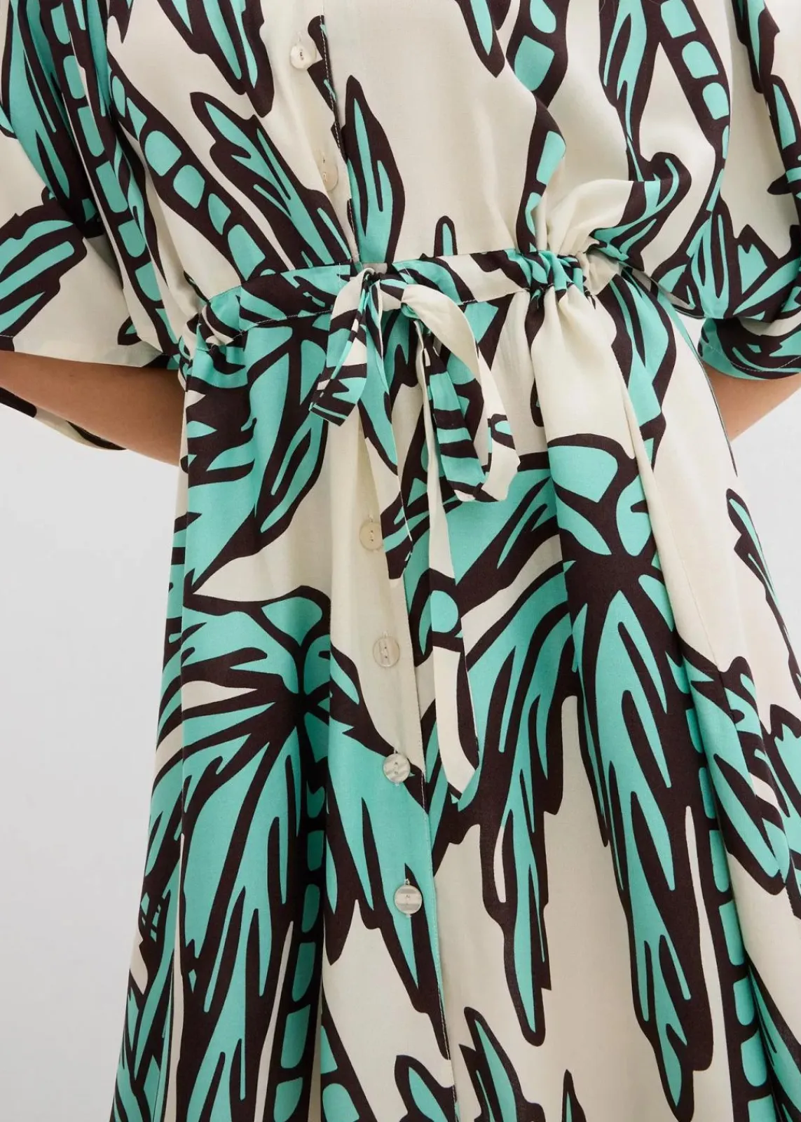 bonprix Nachhaltigere Materialien|Kleider^Minikleid mit Kimono-Ärmeln aus fließender Viskose natur/dunkelbraun/mentholblau floral