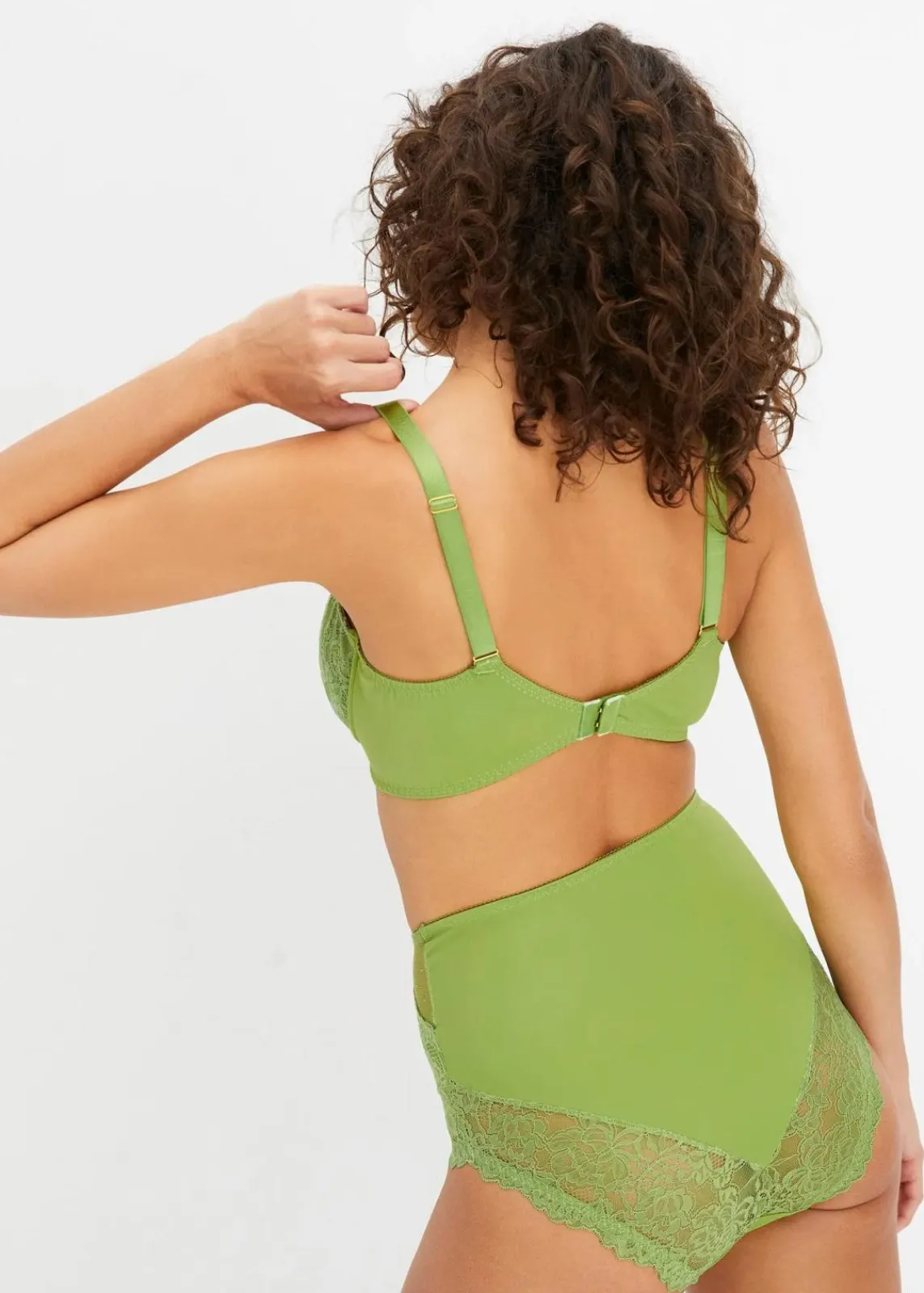 bonprix Wäsche·Dessous|Wäsche·Große Cups D-H^Minimizer-BH mit filigraner Spitze edelsteingrün
