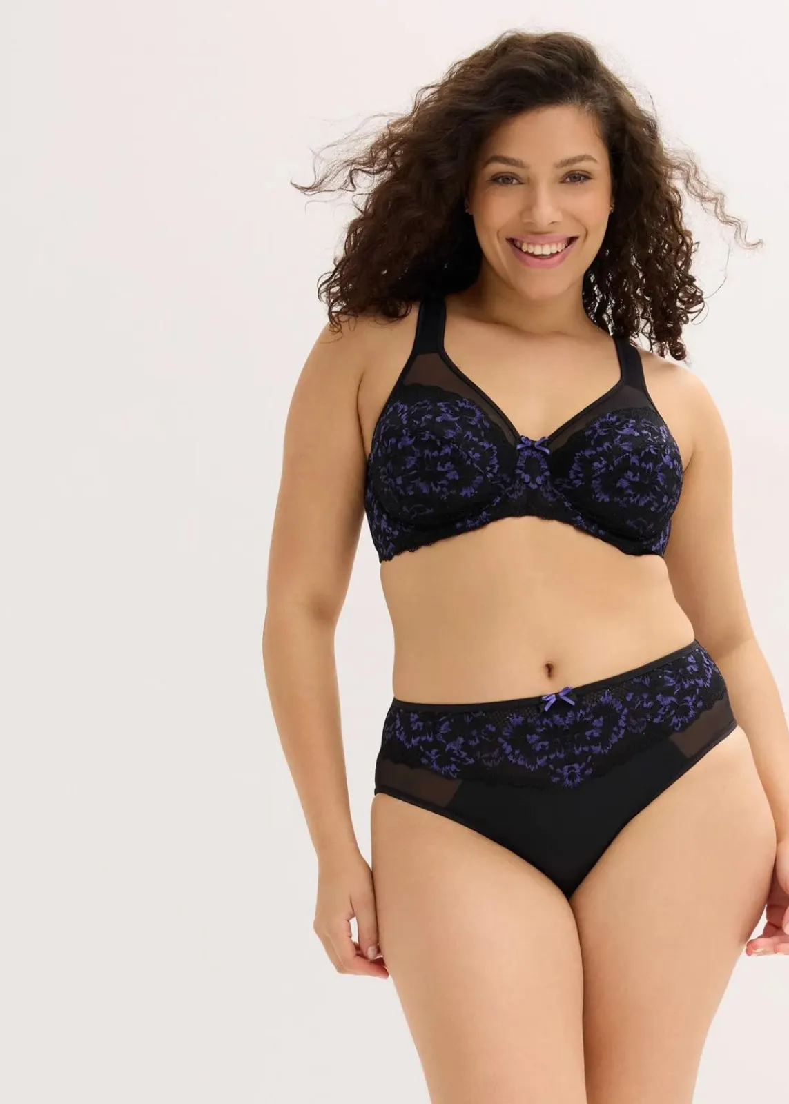 bonprix Wäsche·Dessous|Wäsche·Große Cups D-H^Minimizer-BH mit gepolsterten Tägern und zarter Spitze schwarz/hyazinthenlila