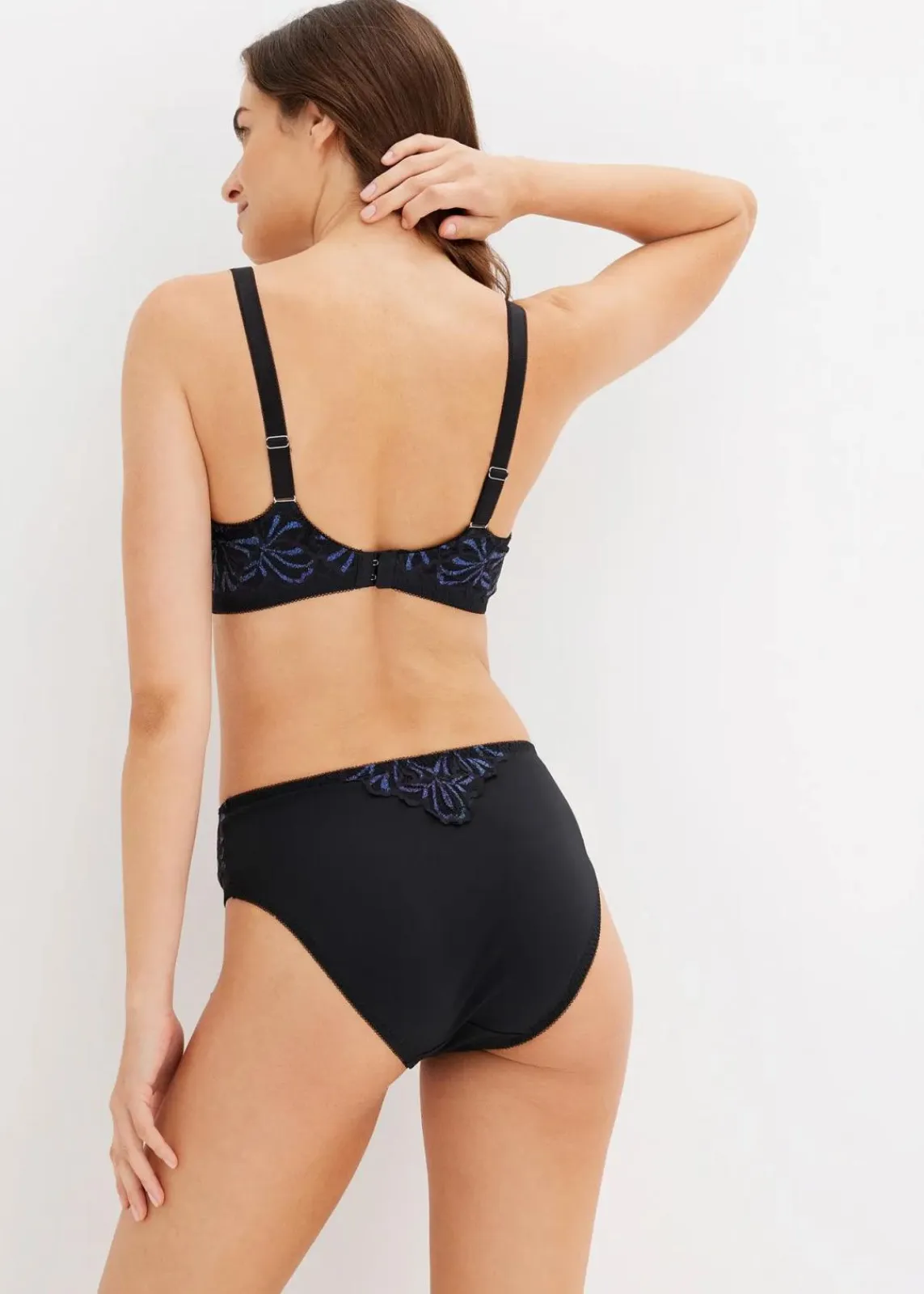 bonprix Große Cups D-H|Nachhaltigere Materialien^Minimizer-BH mit mehrfarbigem Glitzergarn schwarz