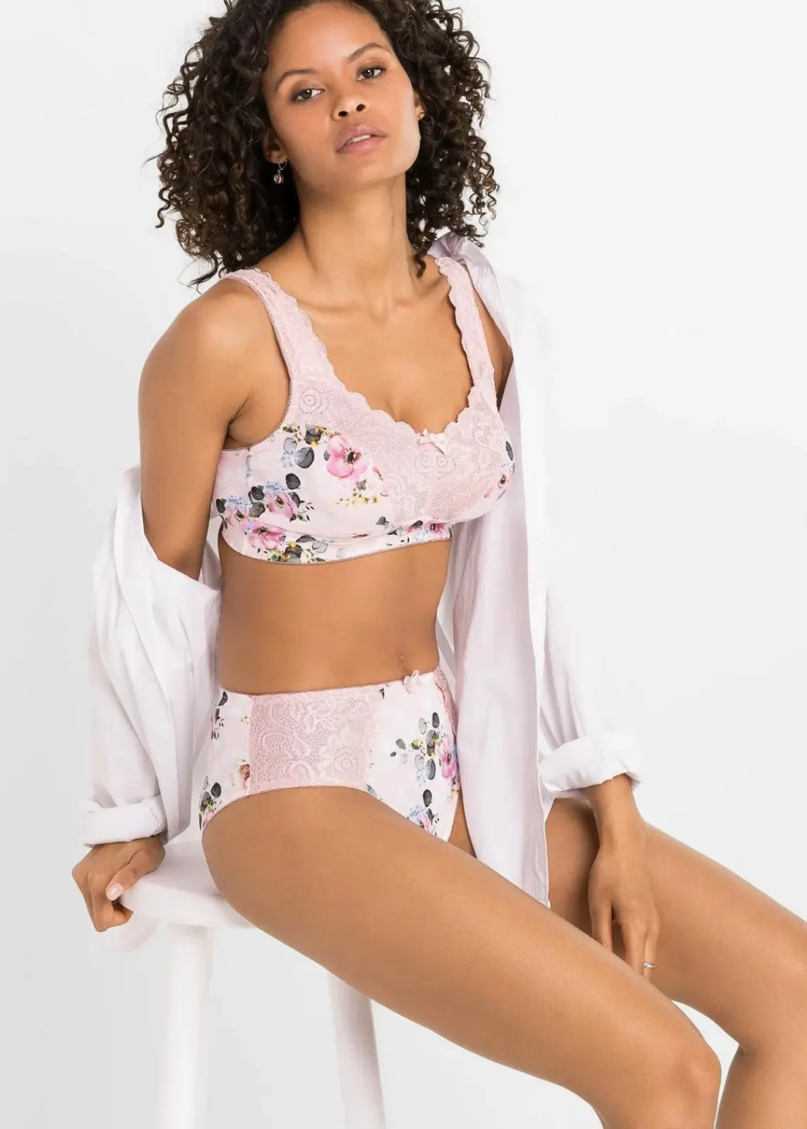 bonprix Wäsche·Dessous|Wäsche·Große Cups D-H^Minimizer-BH ohne Bügel mit gepolsterten Trägern zartrosa geblümt