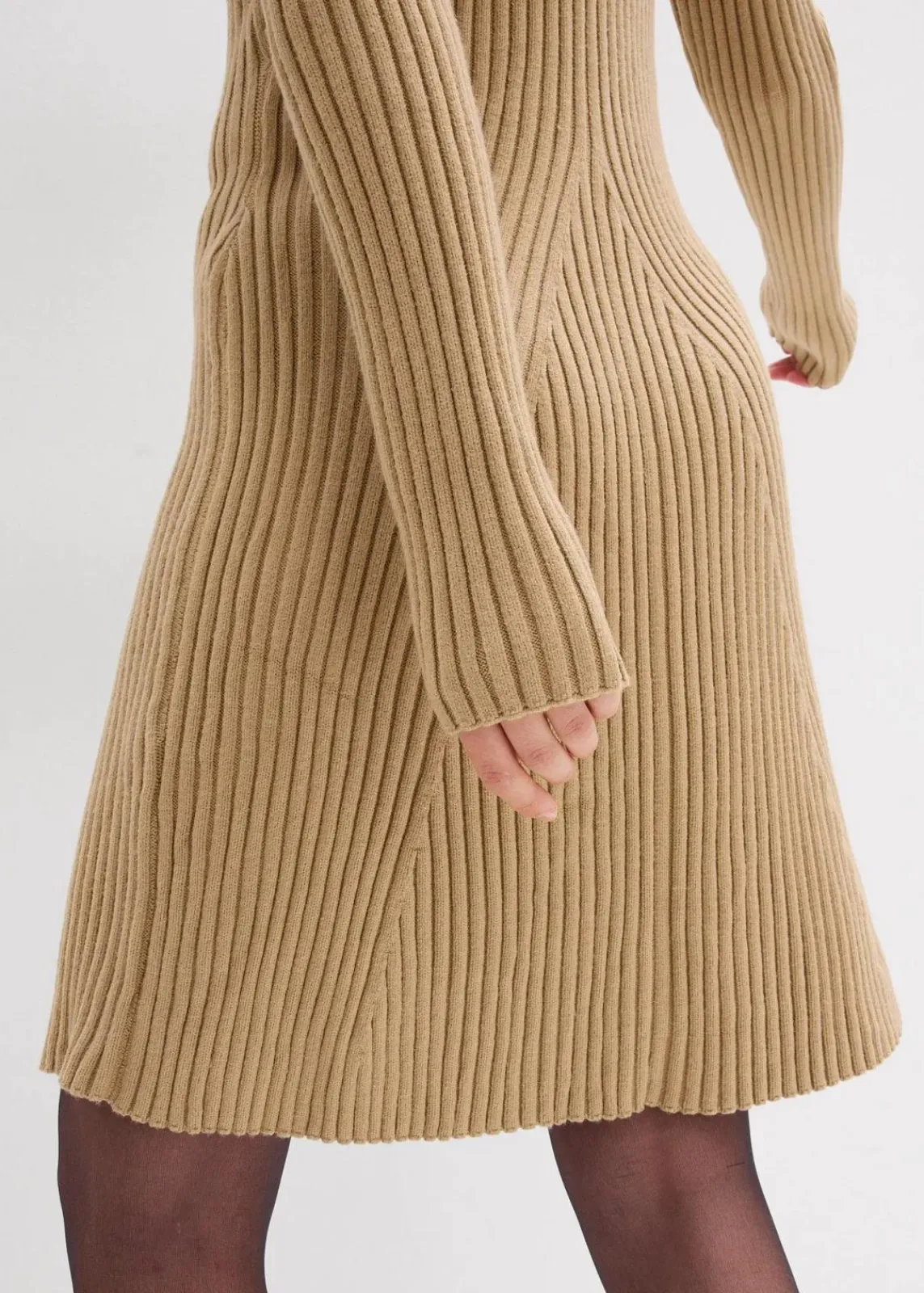 bonprix Nachhaltigere Materialien|Kleider^Mini-Strickkleid aus softem Viskose-Mix hellkhaki