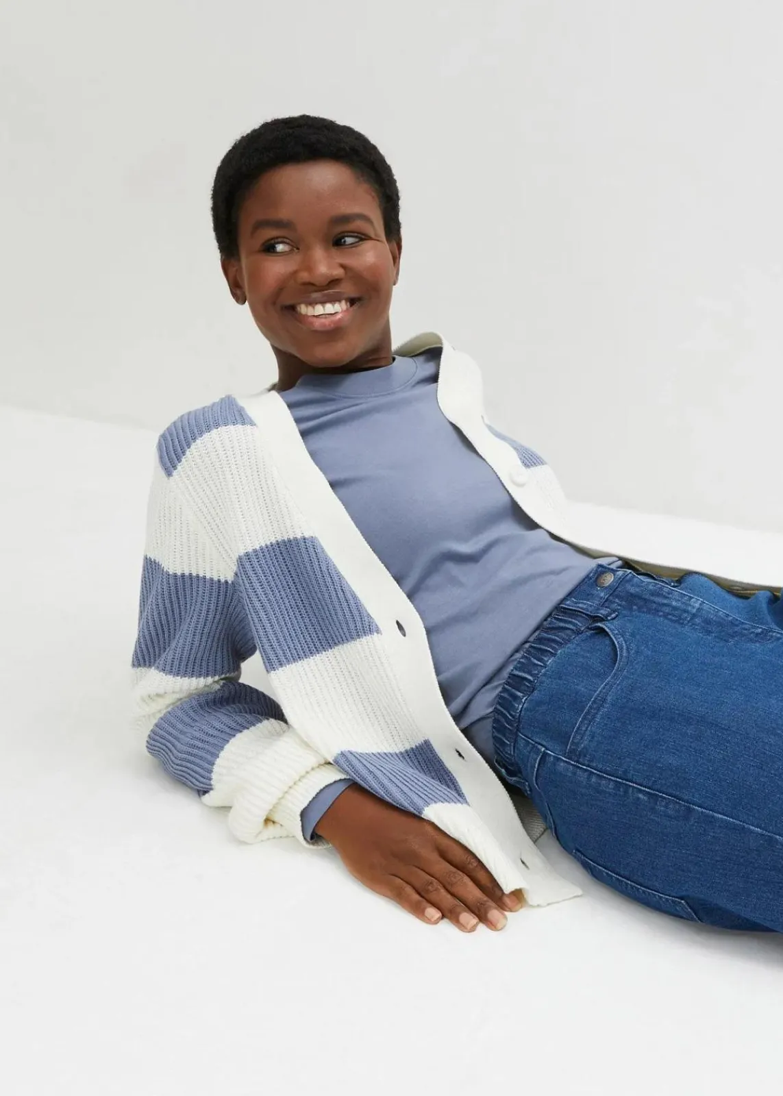 bonprix Nachhaltigere Materialien|Jeans^Mom-Jeans, High Waist, Stretch dunkelblau denim
