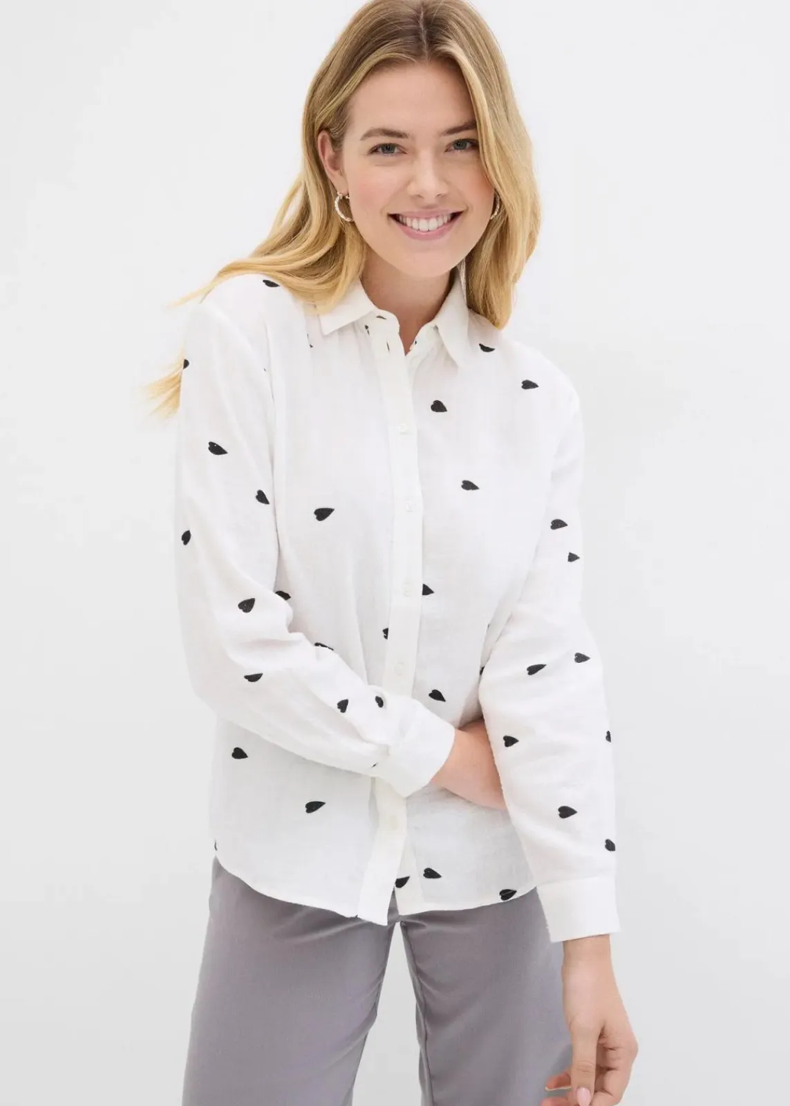 bonprix Blusen & Tuniken|Bekleidung·Jacken & Mäntel^Musselin-Bluse mit Herzen weiß/schwarz bedruckt