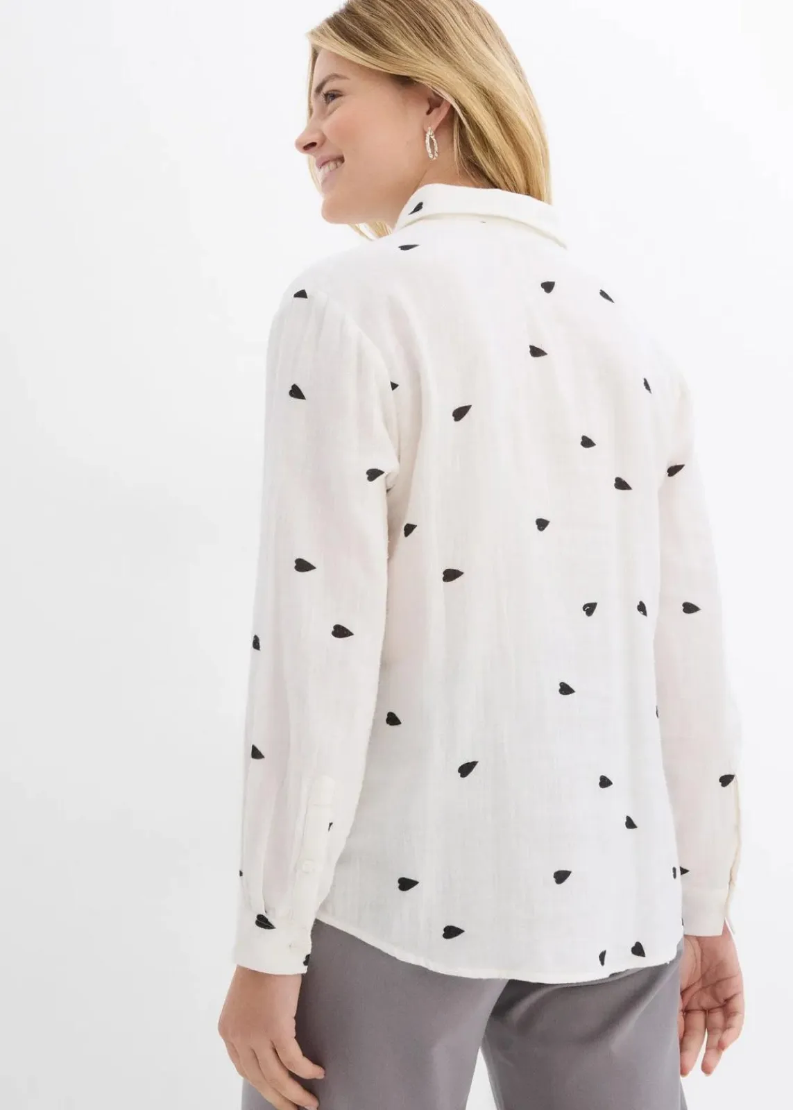 bonprix Blusen & Tuniken|Bekleidung·Jacken & Mäntel^Musselin-Bluse mit Herzen weiß/schwarz bedruckt