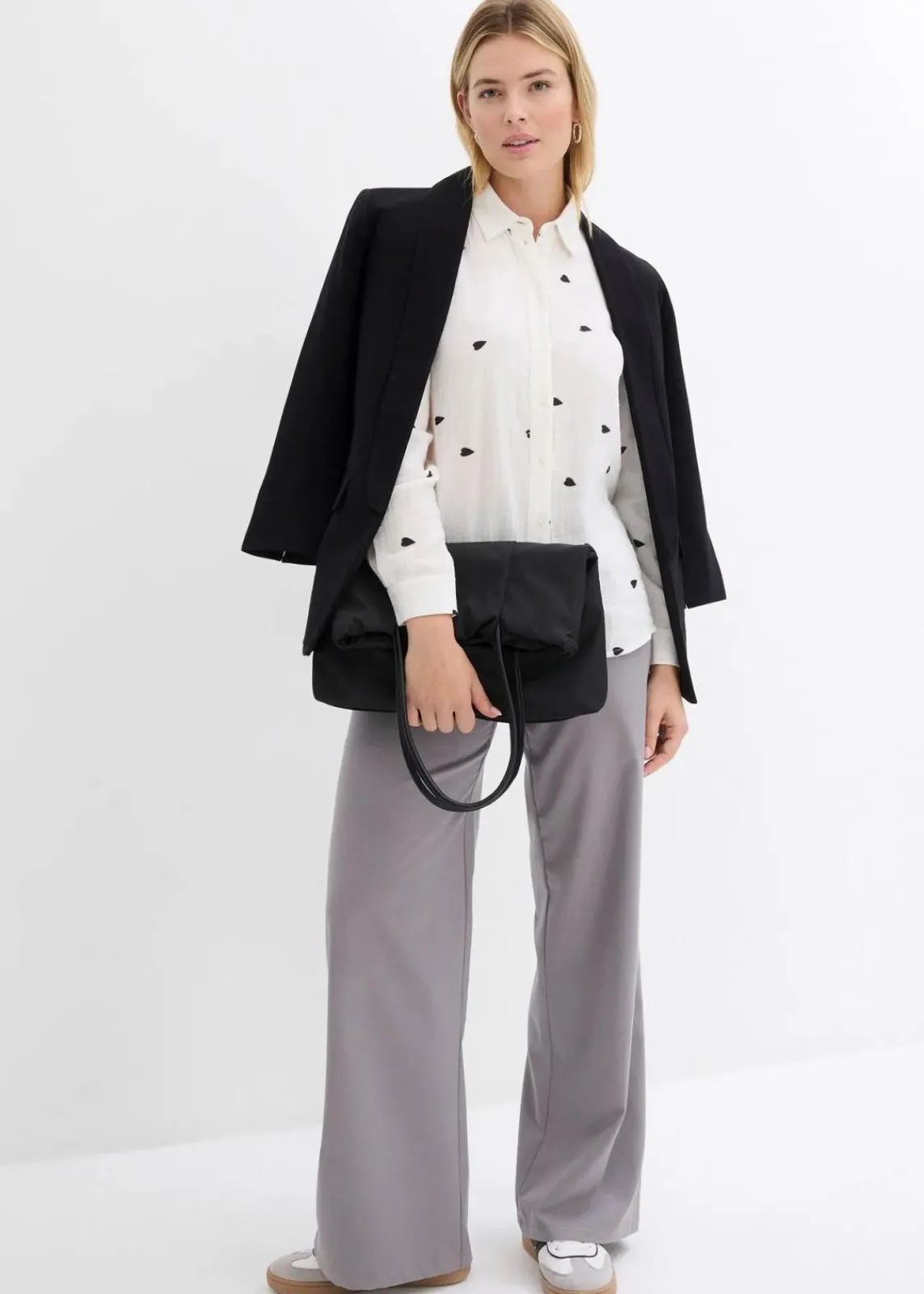 bonprix Blusen & Tuniken|Bekleidung·Jacken & Mäntel^Musselin-Bluse mit Herzen weiß/schwarz bedruckt
