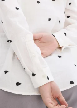 bonprix Blusen & Tuniken|Bekleidung·Jacken & Mäntel^Musselin-Bluse mit Herzen weiß/schwarz bedruckt