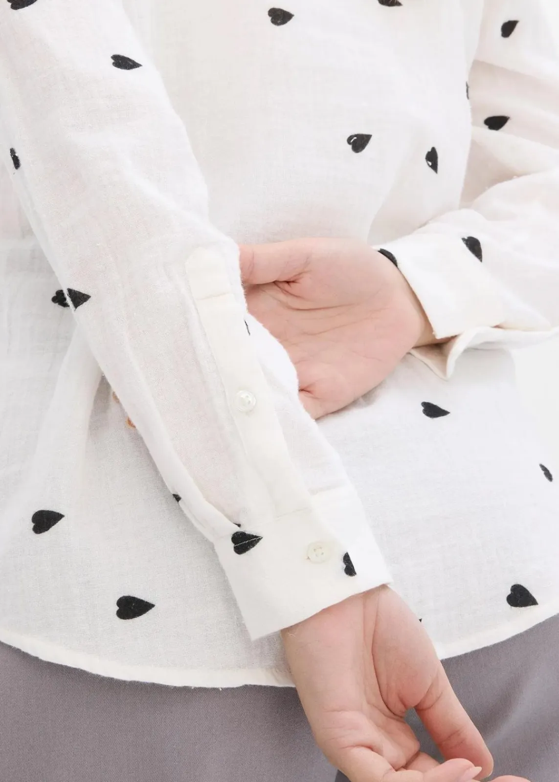 bonprix Blusen & Tuniken|Bekleidung·Jacken & Mäntel^Musselin-Bluse mit Herzen weiß/schwarz bedruckt