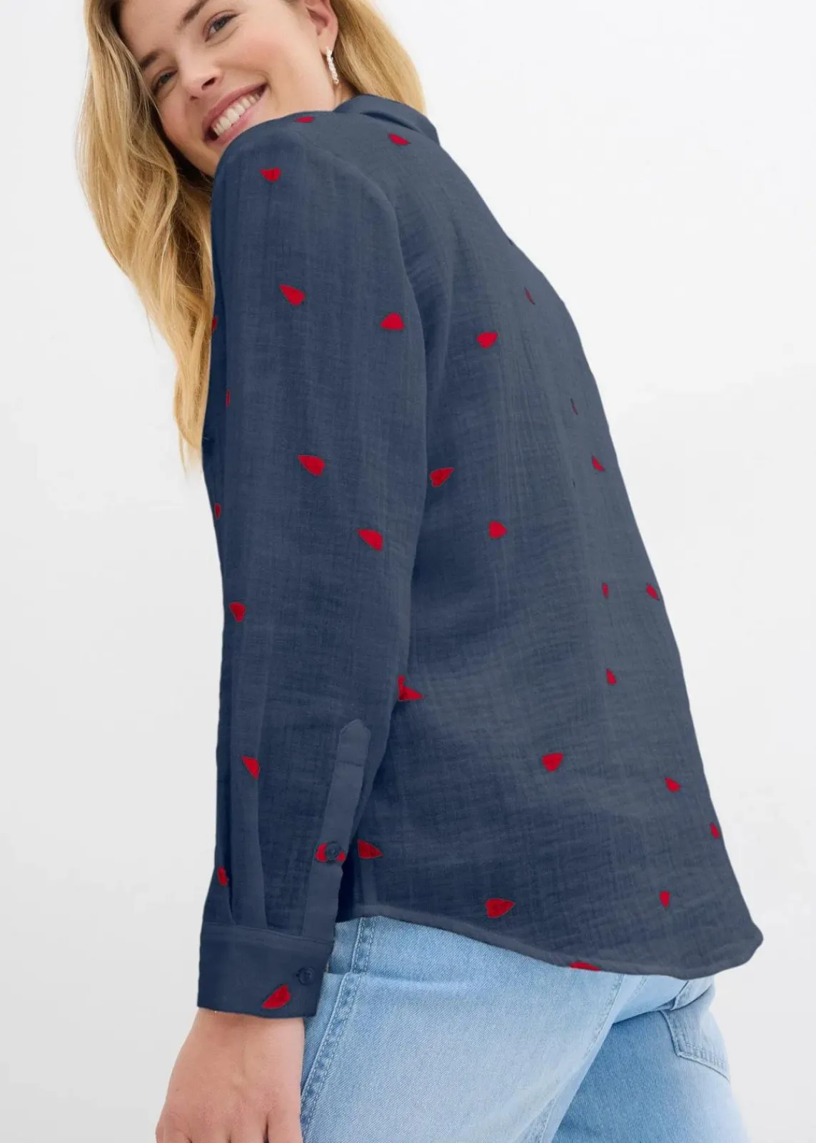bonprix Blusen & Tuniken|Bekleidung·Jacken & Mäntel^Musselin-Bluse mit Herzen dunkelblau/dunkelrot bedruckt
