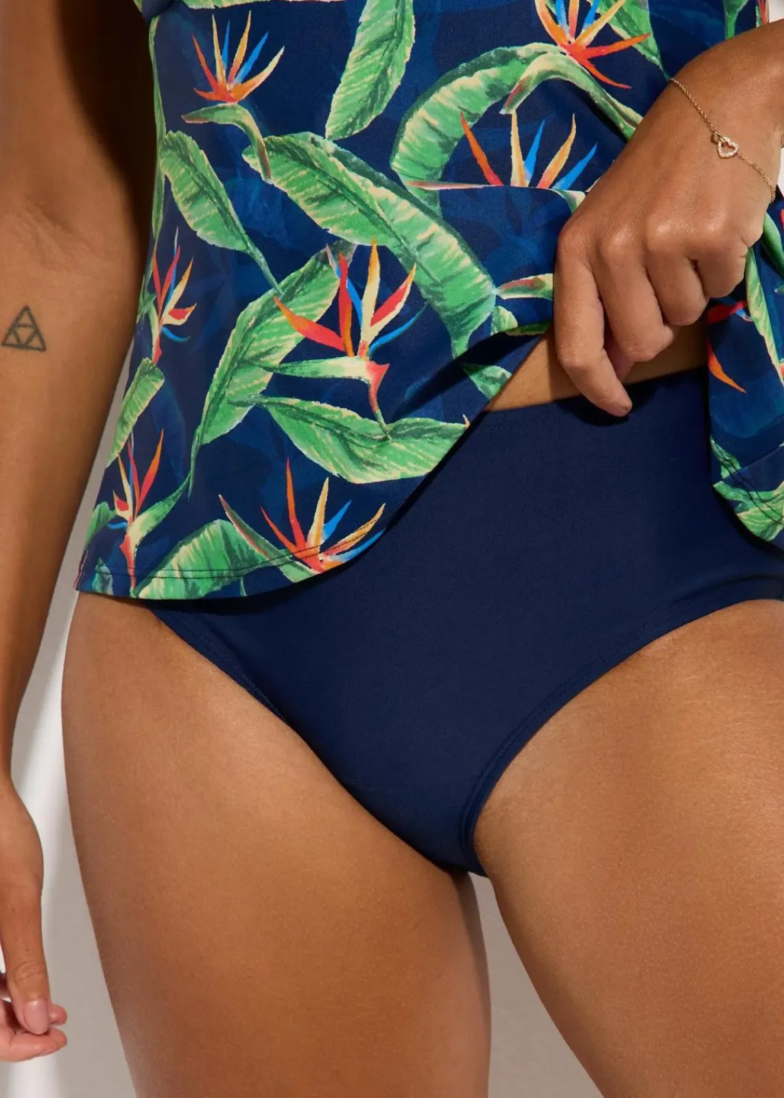 bonprix Nachhaltigere Materialien|Tankinis^Neckholder Tankini (2-tlg.Set) dunkelblau floral