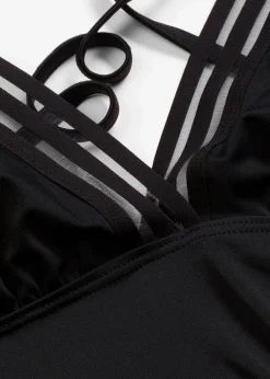bonprix Nachhaltigere Materialien|Badeanzüge^Neckholder-Badeanzug mit tiefem Ausschnitt schwarz