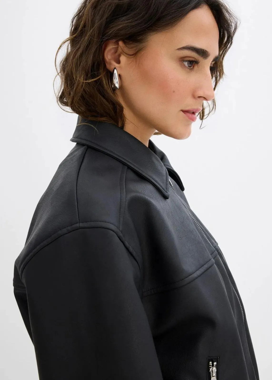 bonprix Nachhaltigere Materialien|Jacken & Mäntel^Oversize Lederimitat-Jacke schwarz