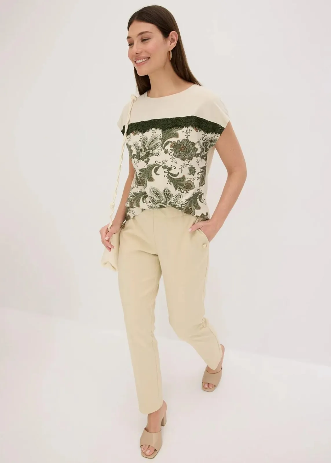 bonprix Shirts & Tops^Oversize Shirt mit Spitzenband natur/oliv paisley