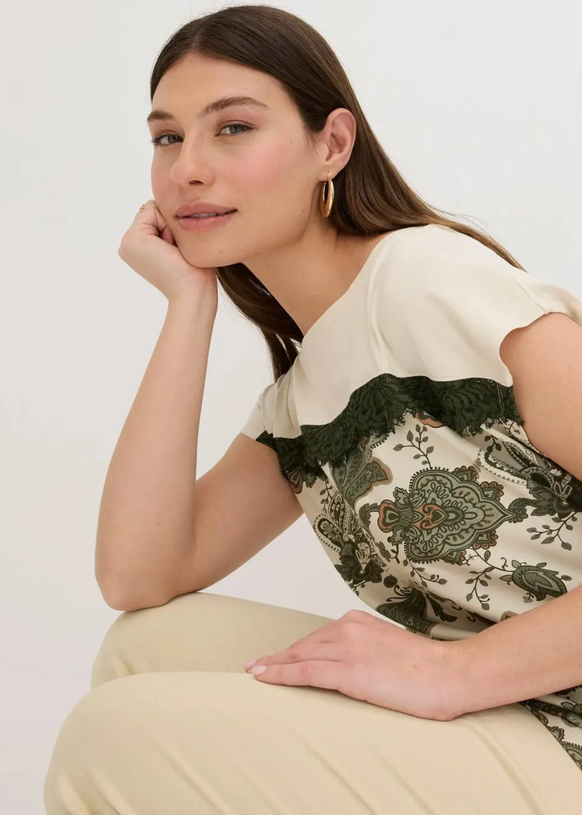 bonprix Shirts & Tops^Oversize Shirt mit Spitzenband natur/oliv paisley