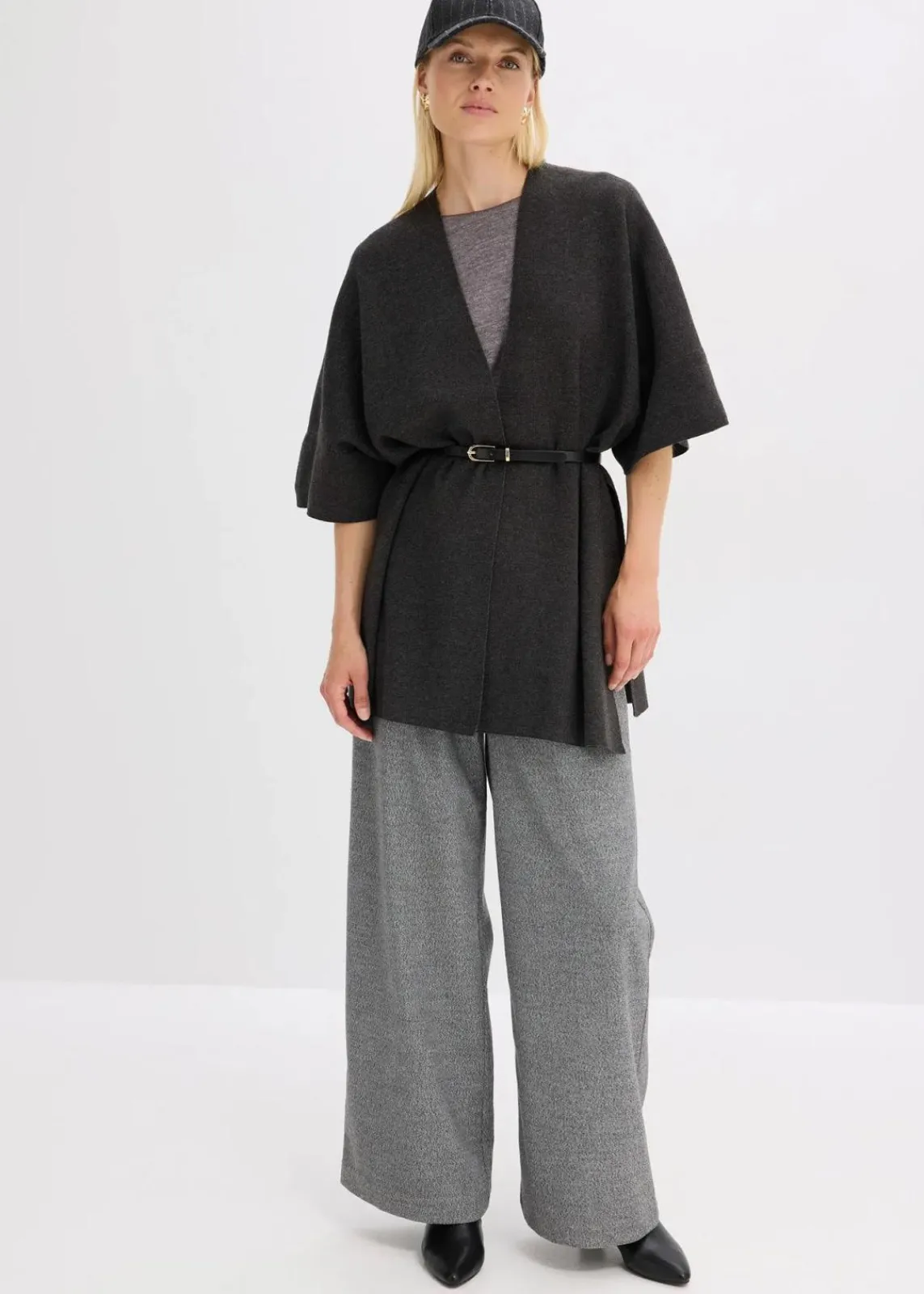 bonprix Jacken & Mäntel|Bekleidung·Hosen^Oversize Strick-Cape anthrazit meliert