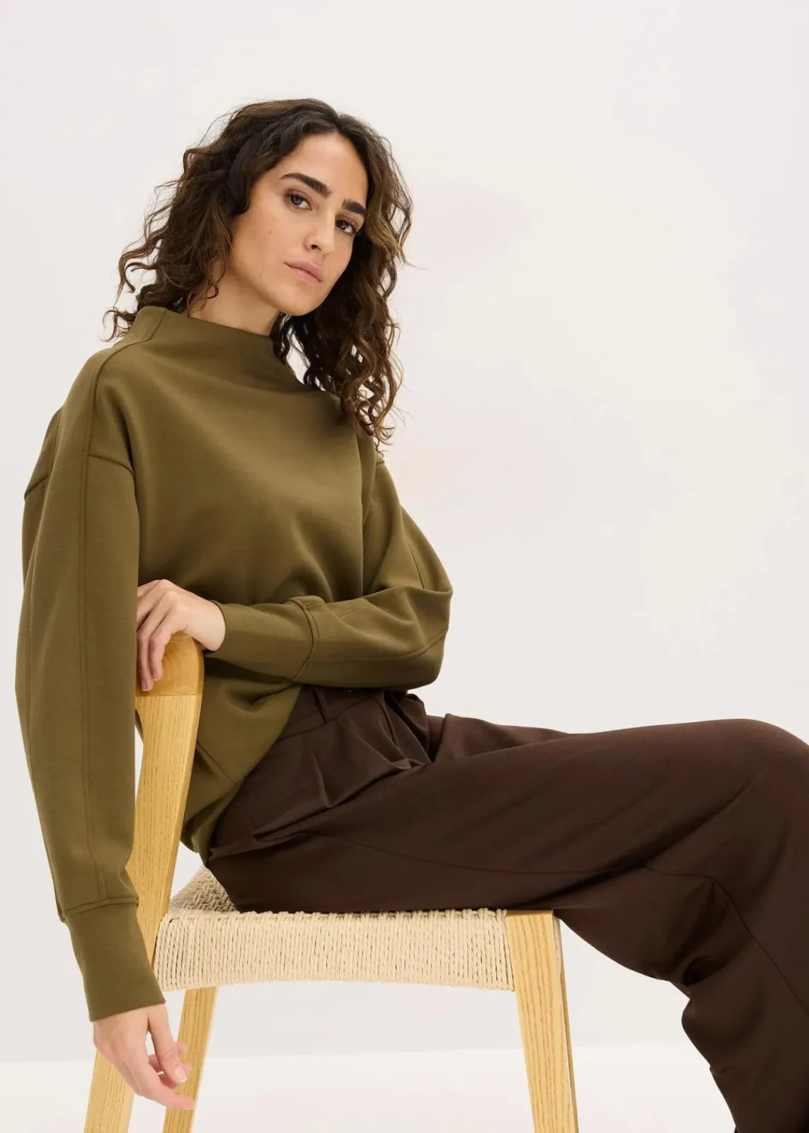 bonprix Sweat|Basics^Oversize Sweatshirt aus weichem Scuba erdoliv