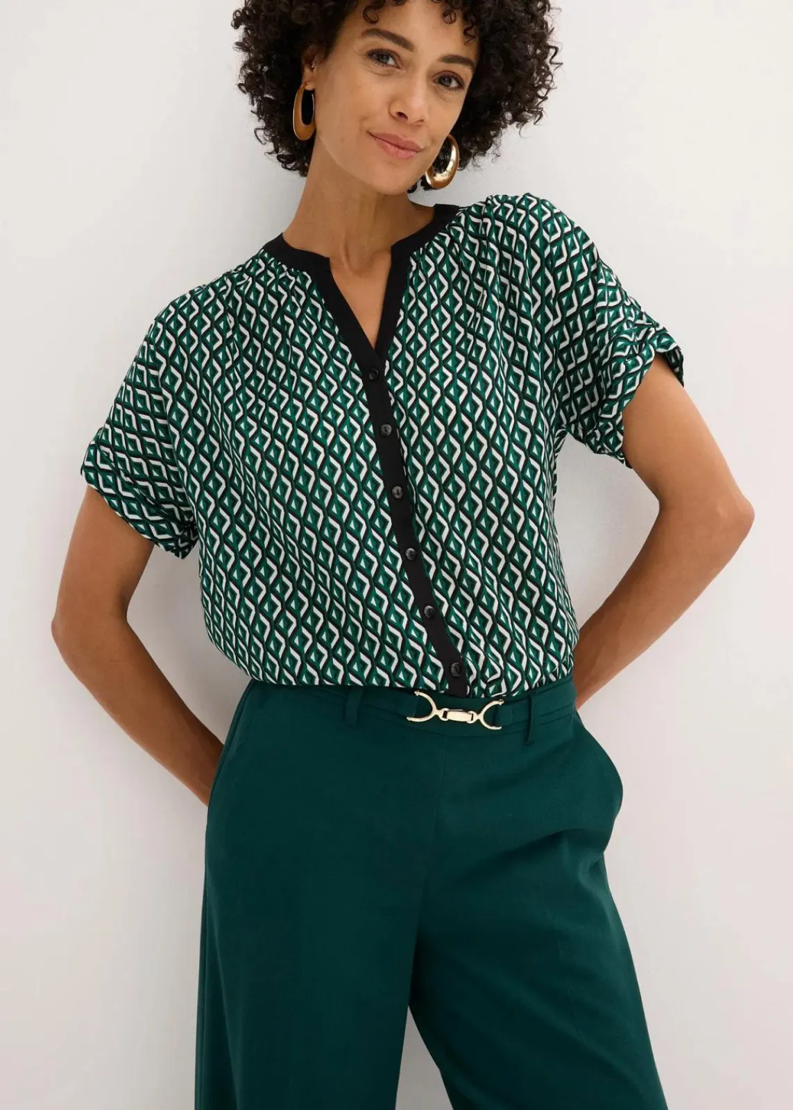 bonprix Blusen & Tuniken|Bekleidung·Jacken & Mäntel^Oversize-Bluse waldgrün/schwarz graphisch bedruckt