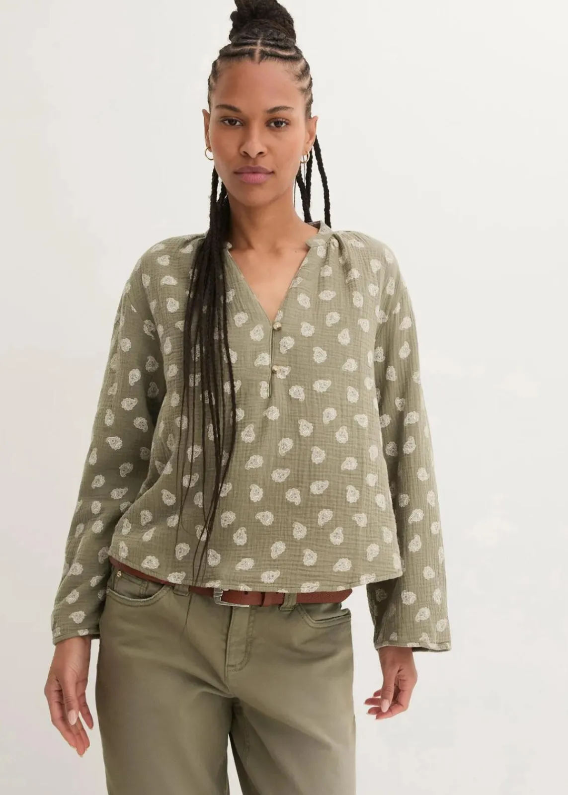 bonprix Bekleidung·Jacken & Mäntel|Blusen & Tuniken^Oversize-Bluse aus luftigem Musselin oliv paisley