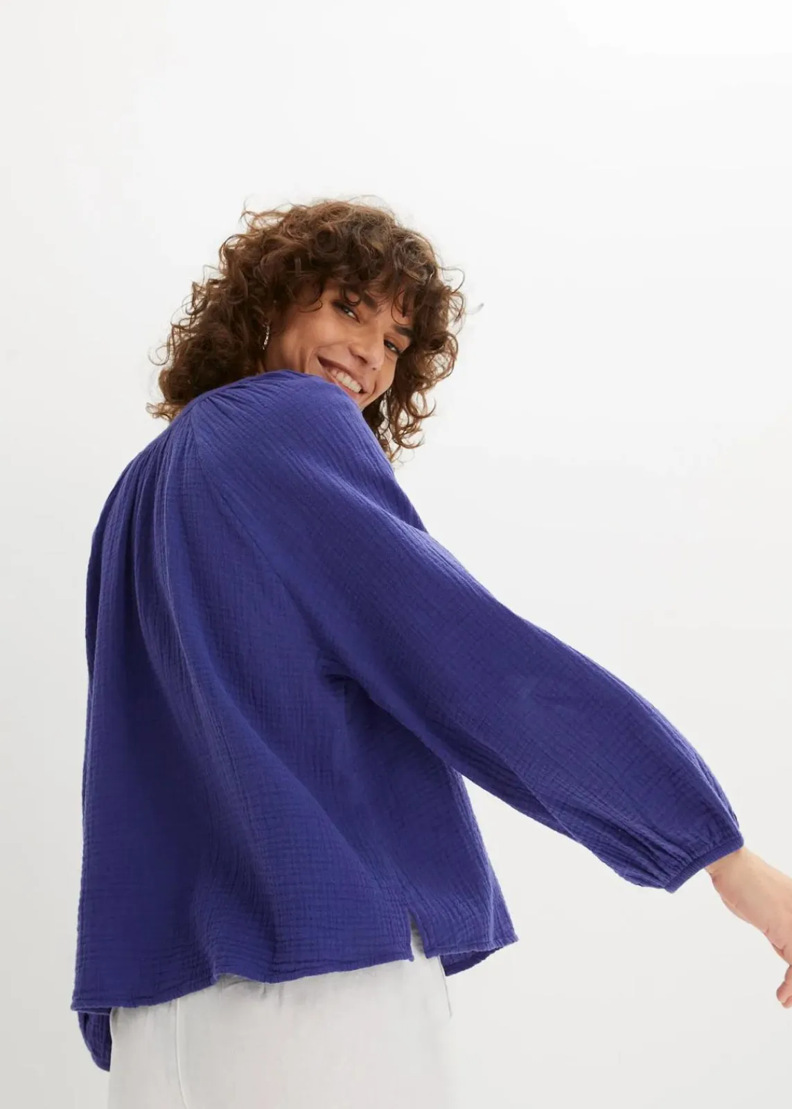 bonprix Blusen & Tuniken|Bekleidung·Jacken & Mäntel^Oversize-Bluse aus Musselin blauviolett