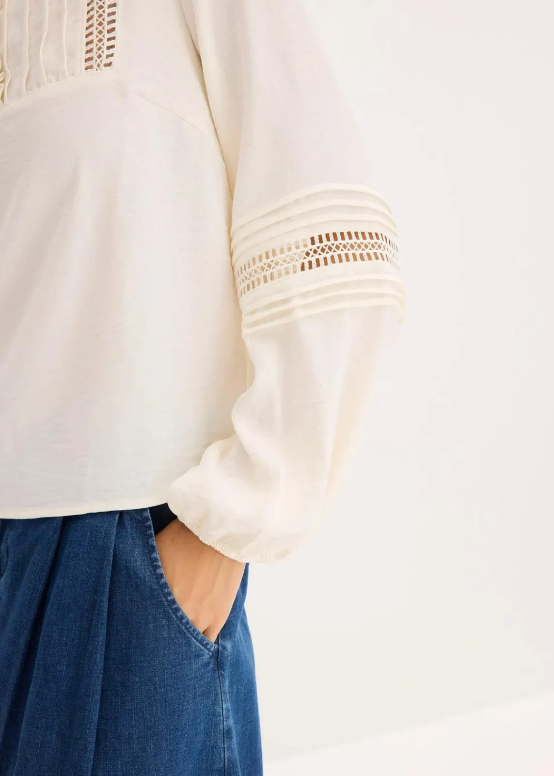 bonprix Bekleidung·Jacken & Mäntel|Blusen & Tuniken^Oversize-Bluse mit Verzierungen wollweiß