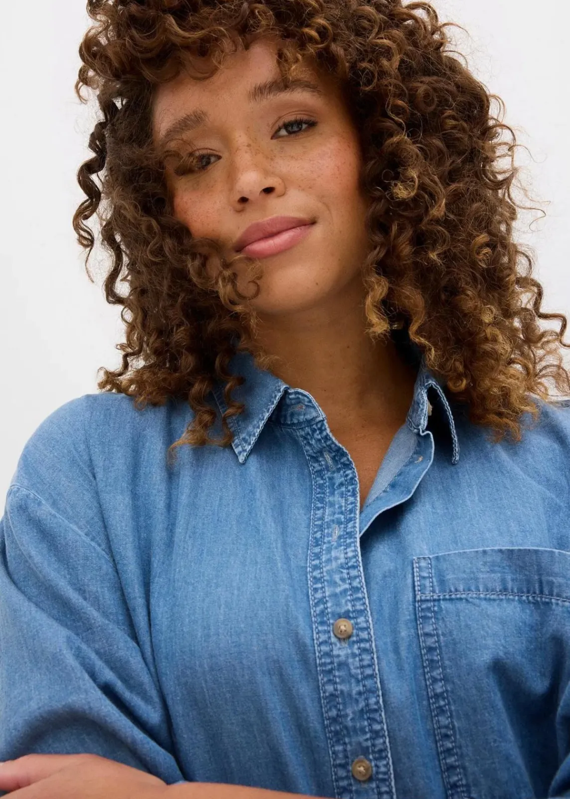 bonprix Blusen & Tuniken|Nachhaltigere Materialien^Oversized Jeanshemd aus Bio-Baumwolle hellblau denim