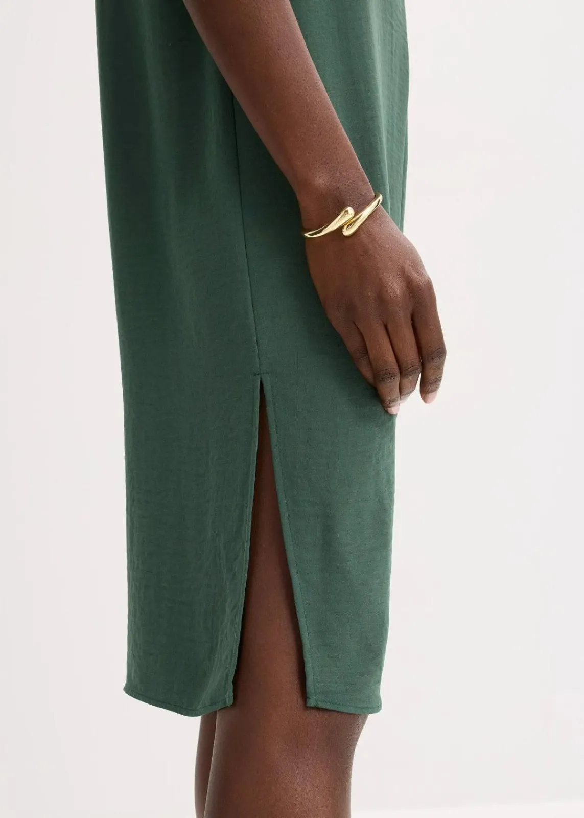 bonprix Bekleidung·Pullover & Strickjacken|Kleider^Oversize-Kleid aus strukturiertem Crêpe schattengrün