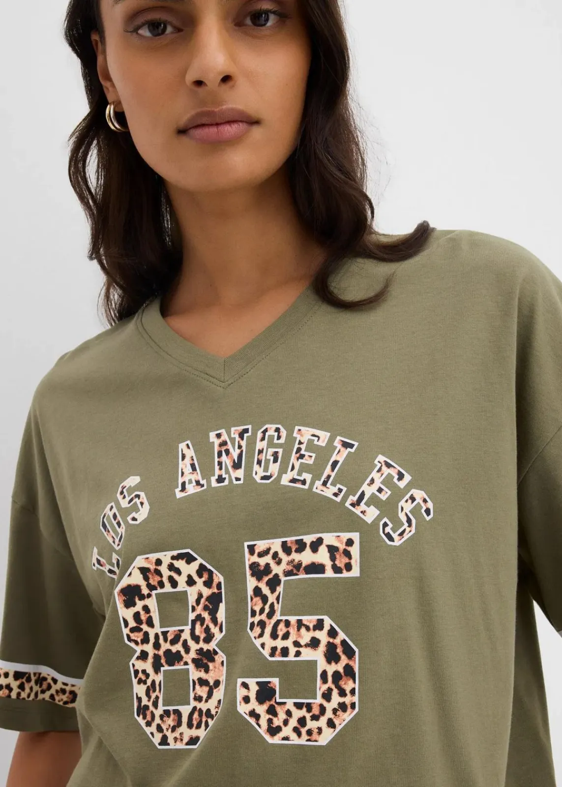 bonprix Shirts & Tops|Nachhaltigere Materialien^Oversize-Shirt aus reiner Bio-Baumwolle oliv leo