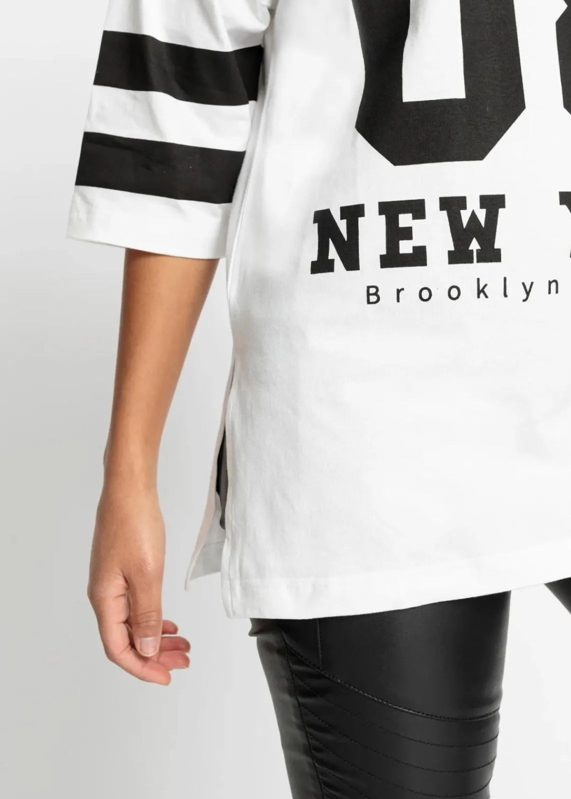 bonprix Shirts & Tops|Nachhaltigere Materialien^Oversize-Shirt aus reiner Bio-Baumwolle weiß/schwarz bedruckt