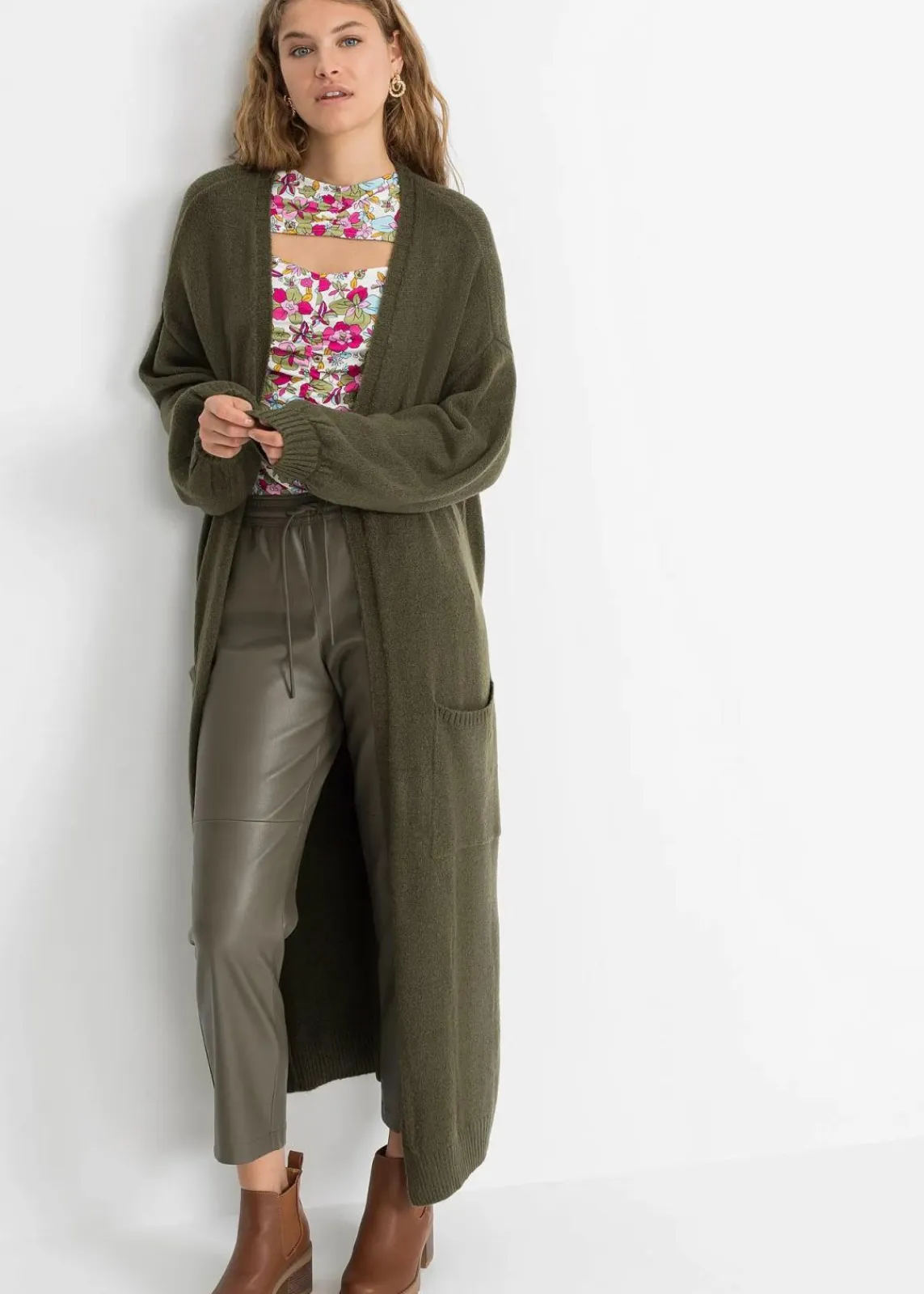 bonprix Bekleidung·Umstandsmode|Bekleidung·Jeans^Oversize-Strickjacke in Midilänge dunkeloliv
