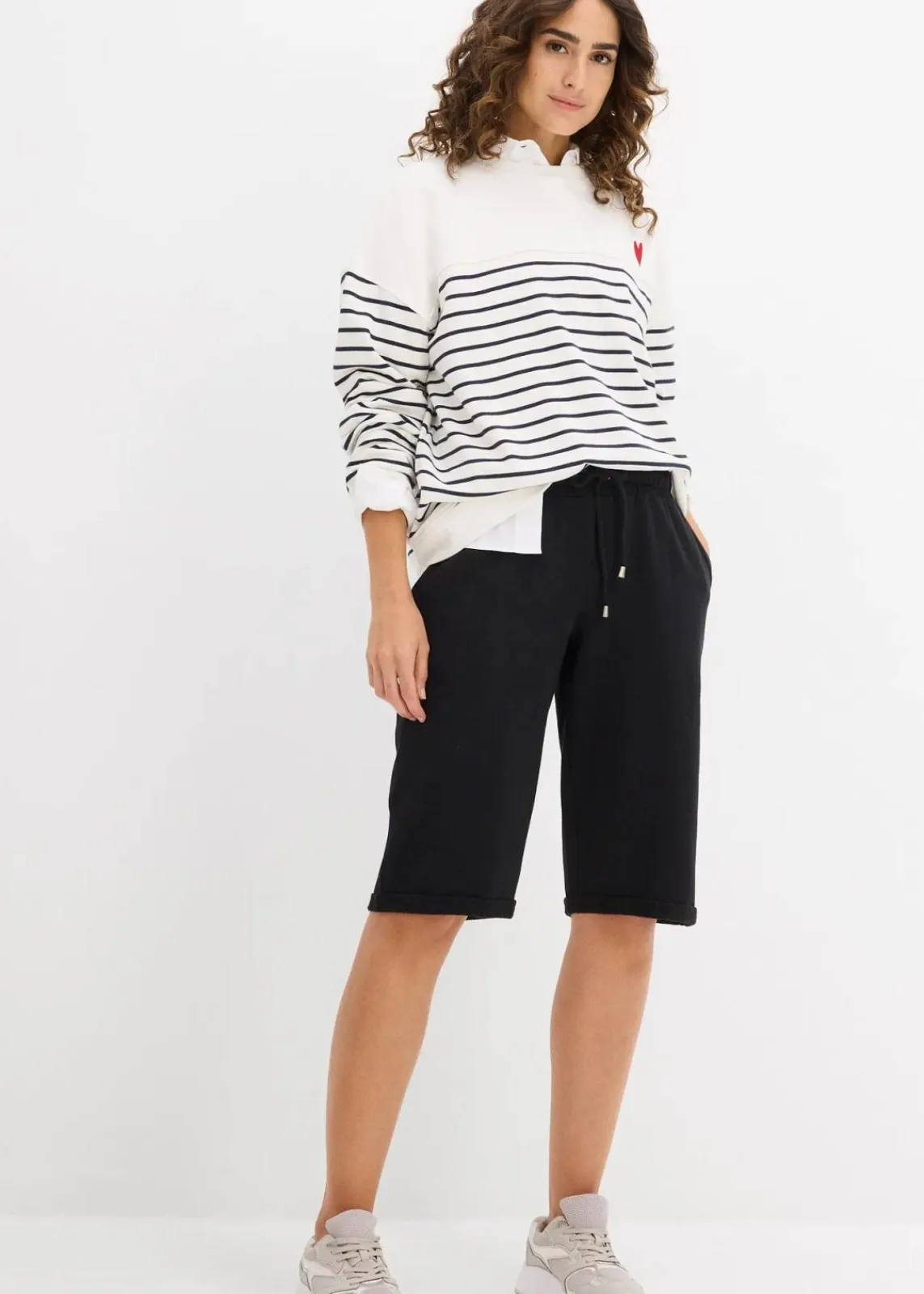 bonprix Sweat|Nachhaltigere Materialien^Oversize-Sweatshirt aus Baumwollmix wollweiß/dunkelblau gestreift