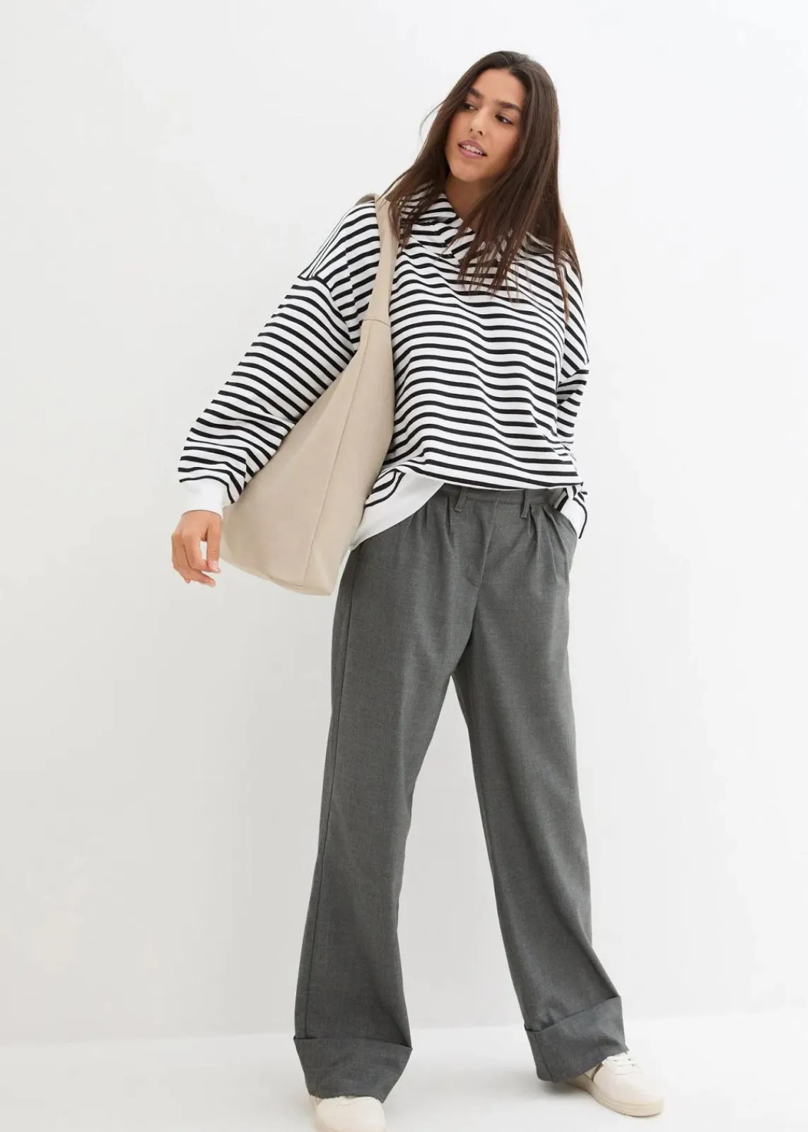 bonprix Bekleidung·Blusen & Tuniken|Nachhaltigere Materialien^Oversize-Sweatshirt mit V-Ausschnitt und Polokragen weiß/schwarz gestreift