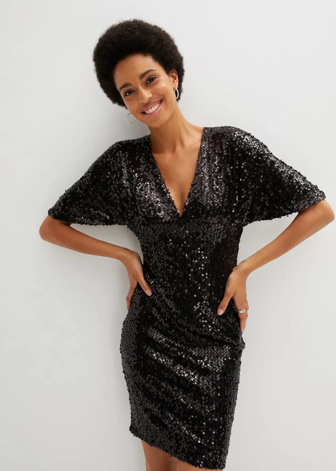 bonprix Kurzgrößen|Kurzgrößen^Paillettenkleid mit tiefem Ausschnitt schwarz