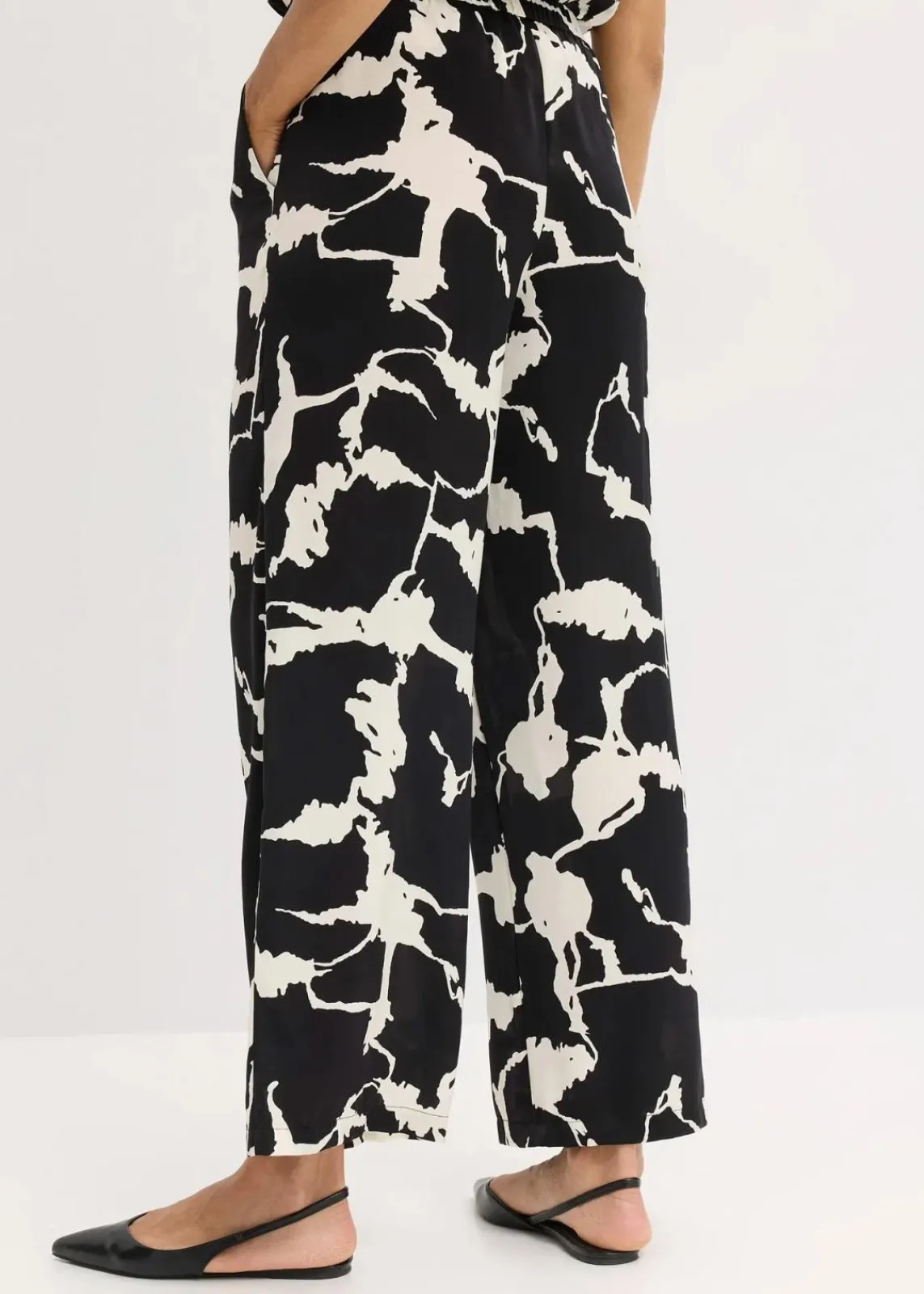 bonprix Bekleidung·Kleider|Zweiteiler & Sets^Palazzo-Hose aus fließendem Satin schwarz/weiß bedruckt