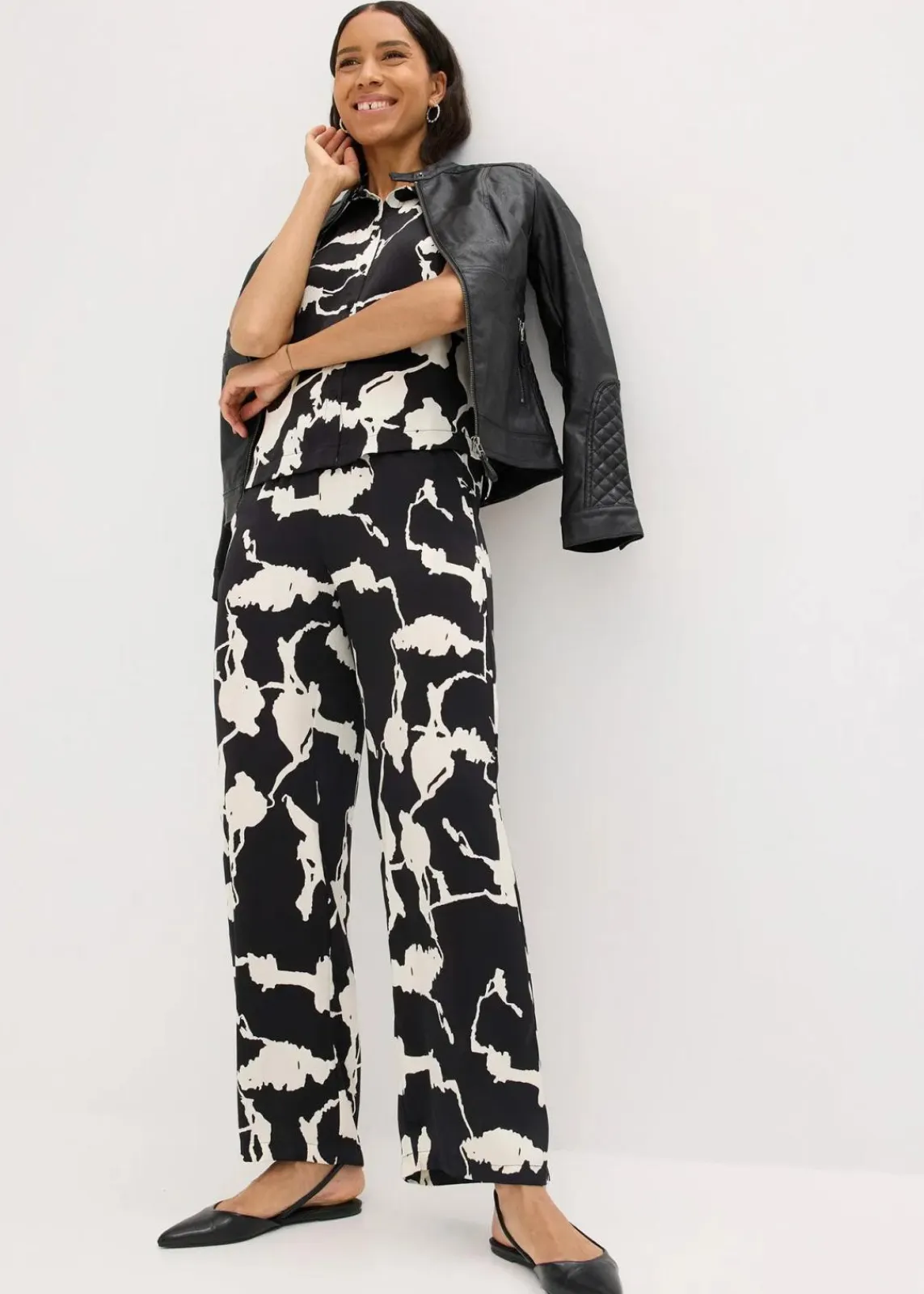 bonprix Bekleidung·Kleider|Zweiteiler & Sets^Palazzo-Hose aus fließendem Satin schwarz/weiß bedruckt