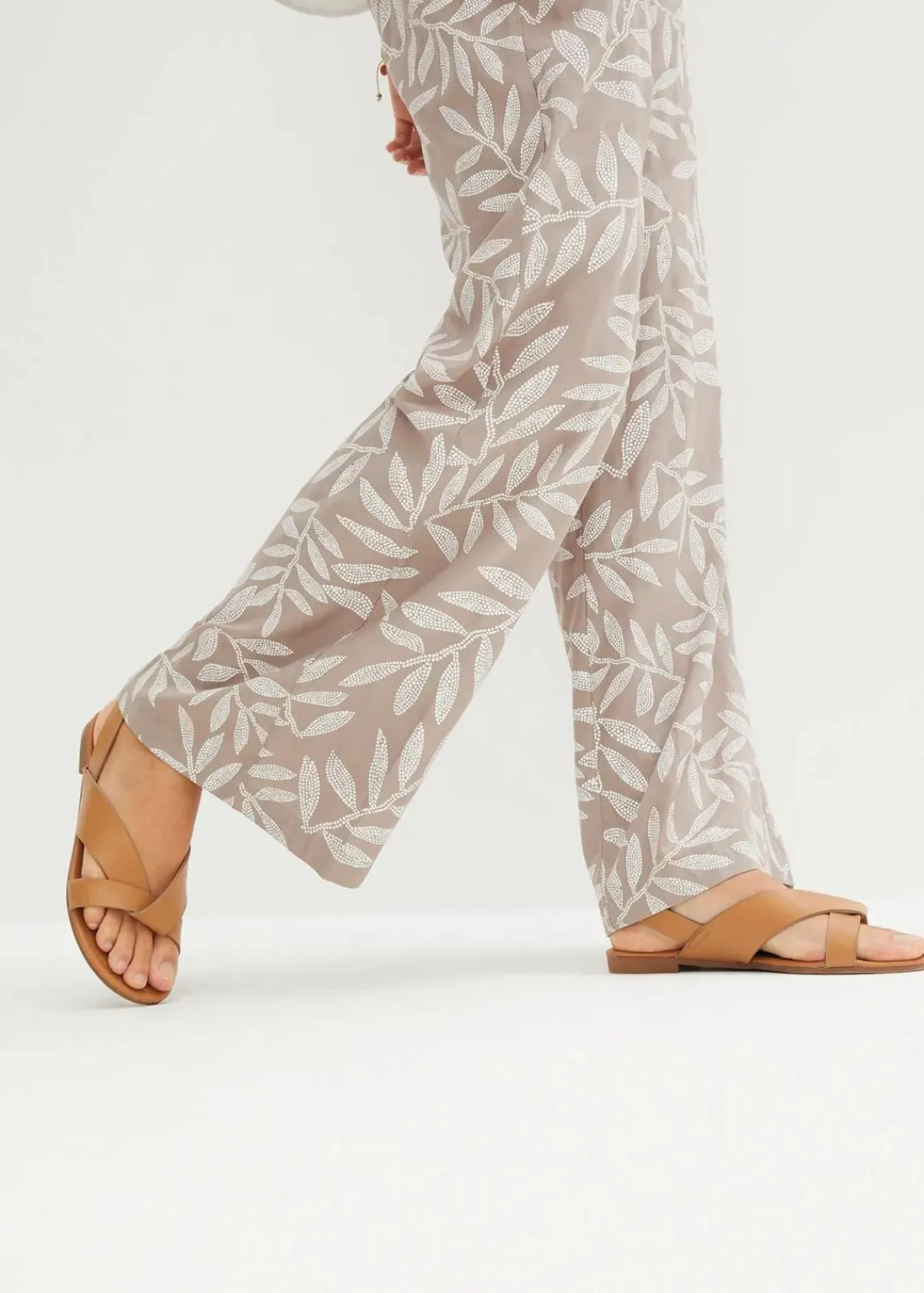 bonprix Nachhaltigere Materialien|Hosen^Palazzo-Hose aus fließender Viskose taupe/weiß bedruckt