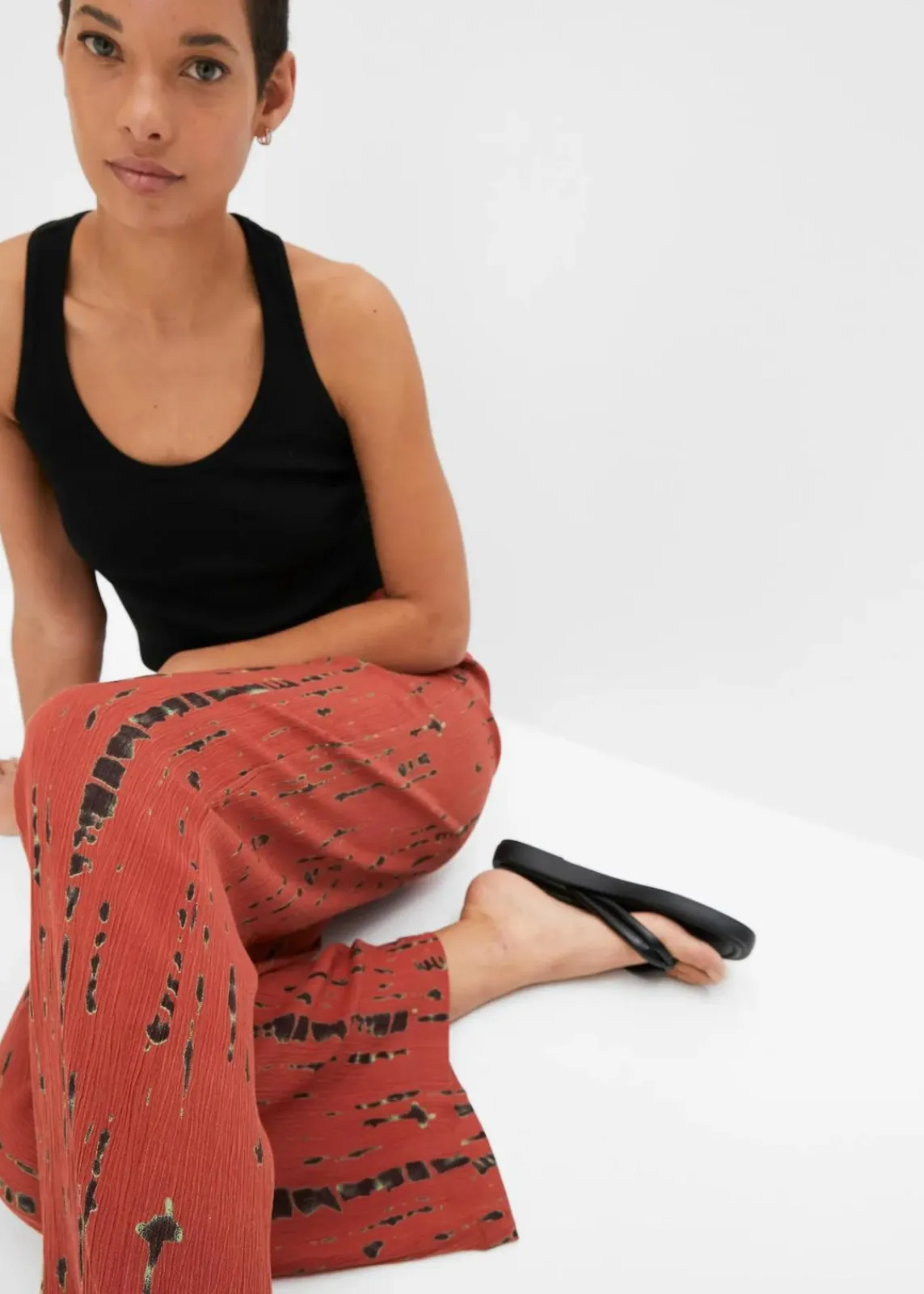 bonprix Nachhaltigere Materialien|Hosen^Palazzo-Hose aus fließender Viskose marsalabraun / schwarz bedruckt