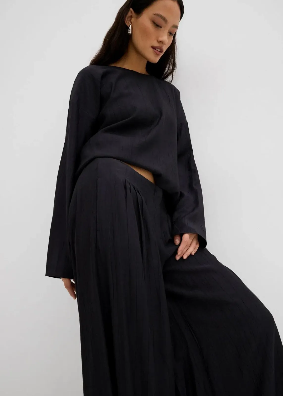 bonprix Bekleidung·Kleider|Zweiteiler & Sets^Palazzo-Hose aus strukturiertem Crinkle-Viskose-Mix schwarz