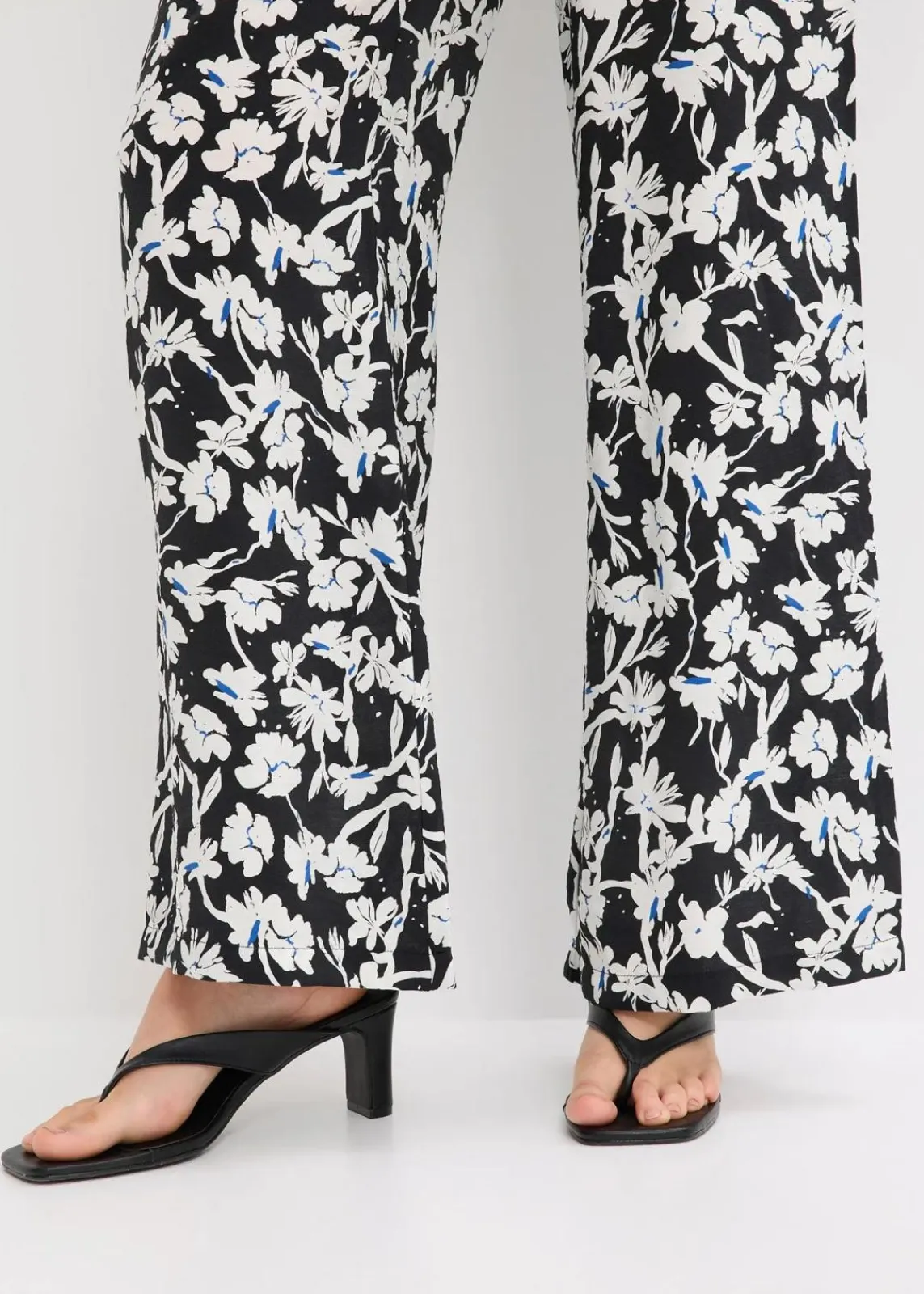 bonprix Bekleidung·Kleider|Hosen^Palazzo-Hose aus strukturiertem Material schwarz/wollweiß geblümt