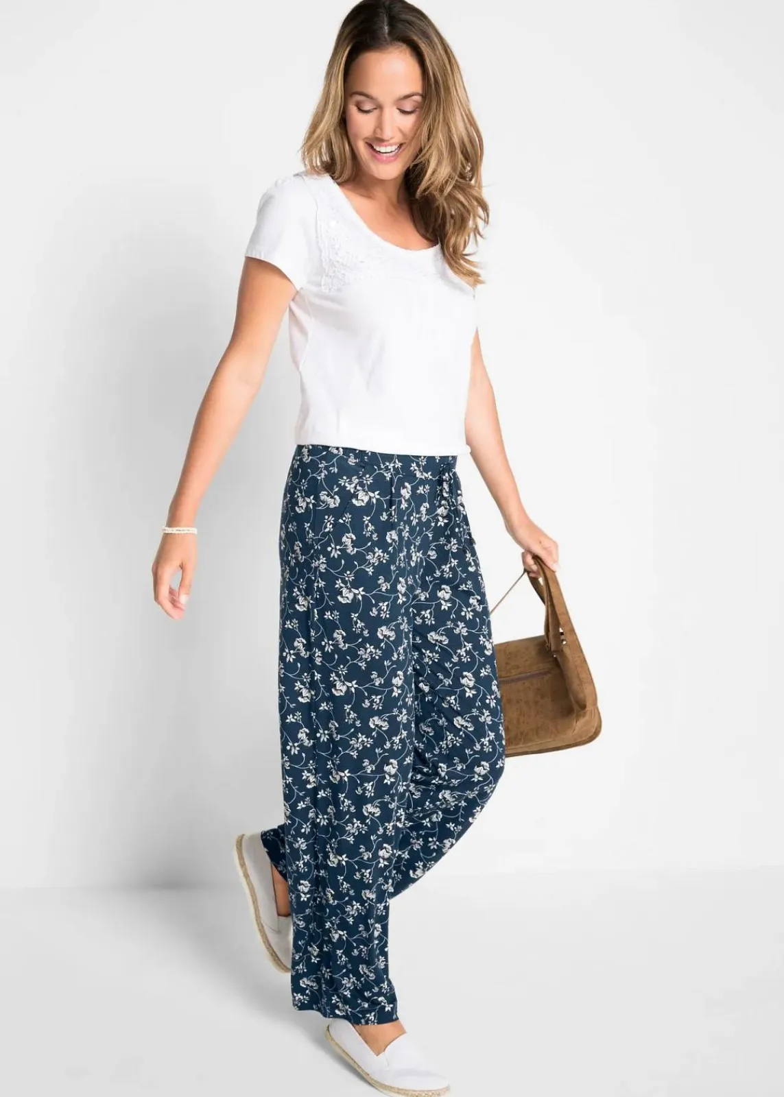 bonprix Bekleidung·Kleider|Hosen^Palazzo-Hose aus Viskose-Mix dunkelblau geblümt