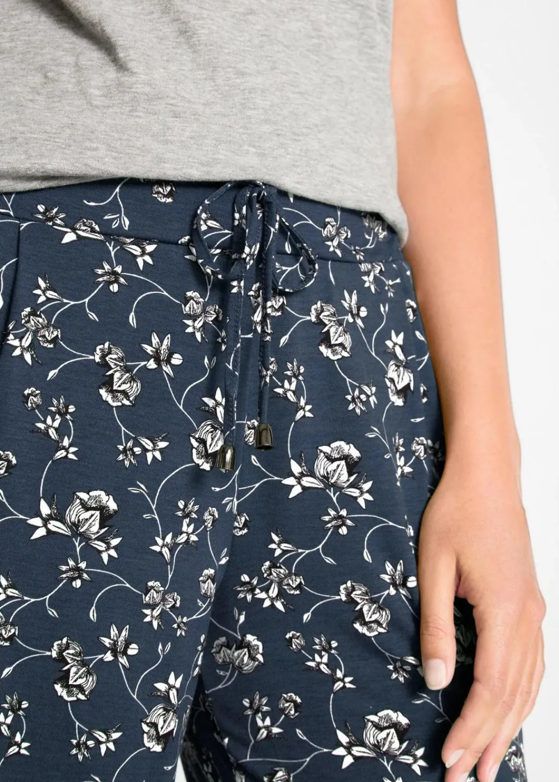 bonprix Bekleidung·Kleider|Hosen^Palazzo-Hose aus Viskose-Mix dunkelblau geblümt