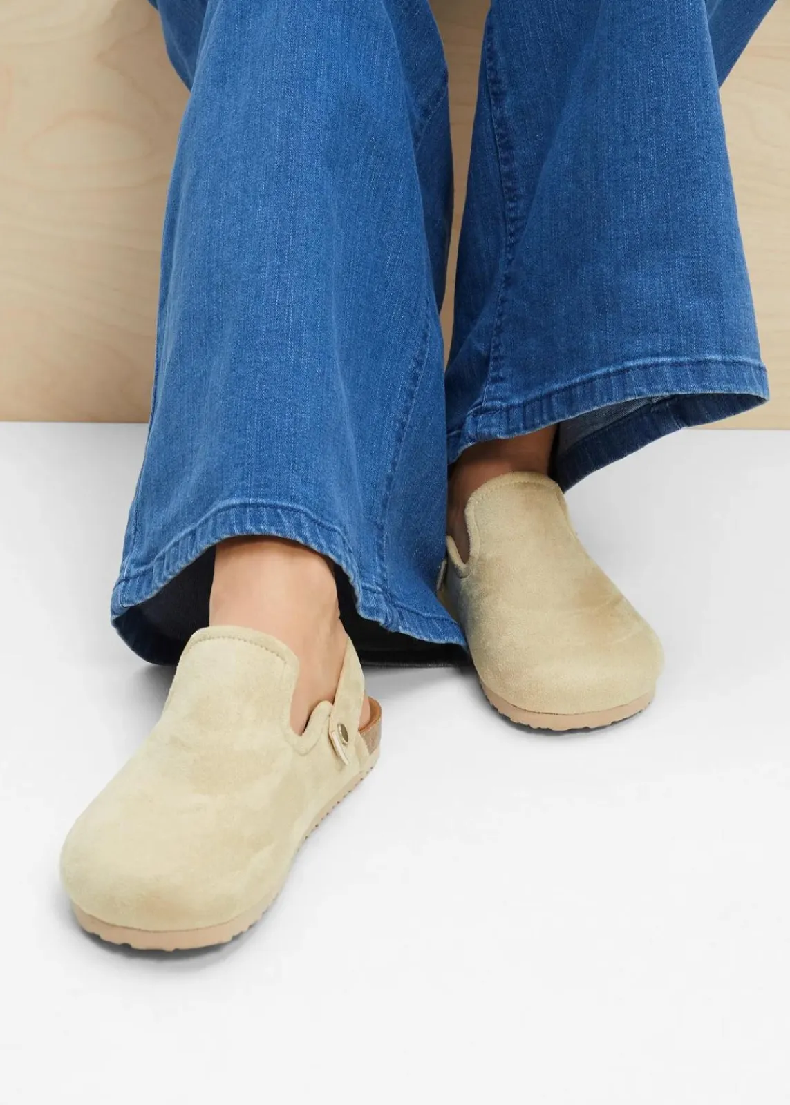 bonprix Sommerschuhe^Pantoletten mit Riemen grünbeige