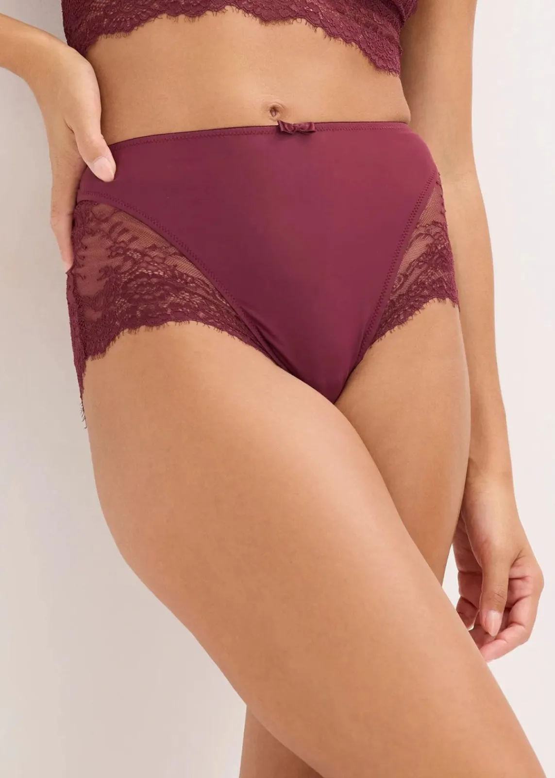 bonprix Wäsche·Dessous|Wäsche·Höschen^Panty aus zarter Spitze ahornrot