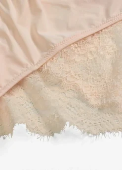 bonprix Dessous|Höschen^Panty aus zarter Spitze cremerosa
