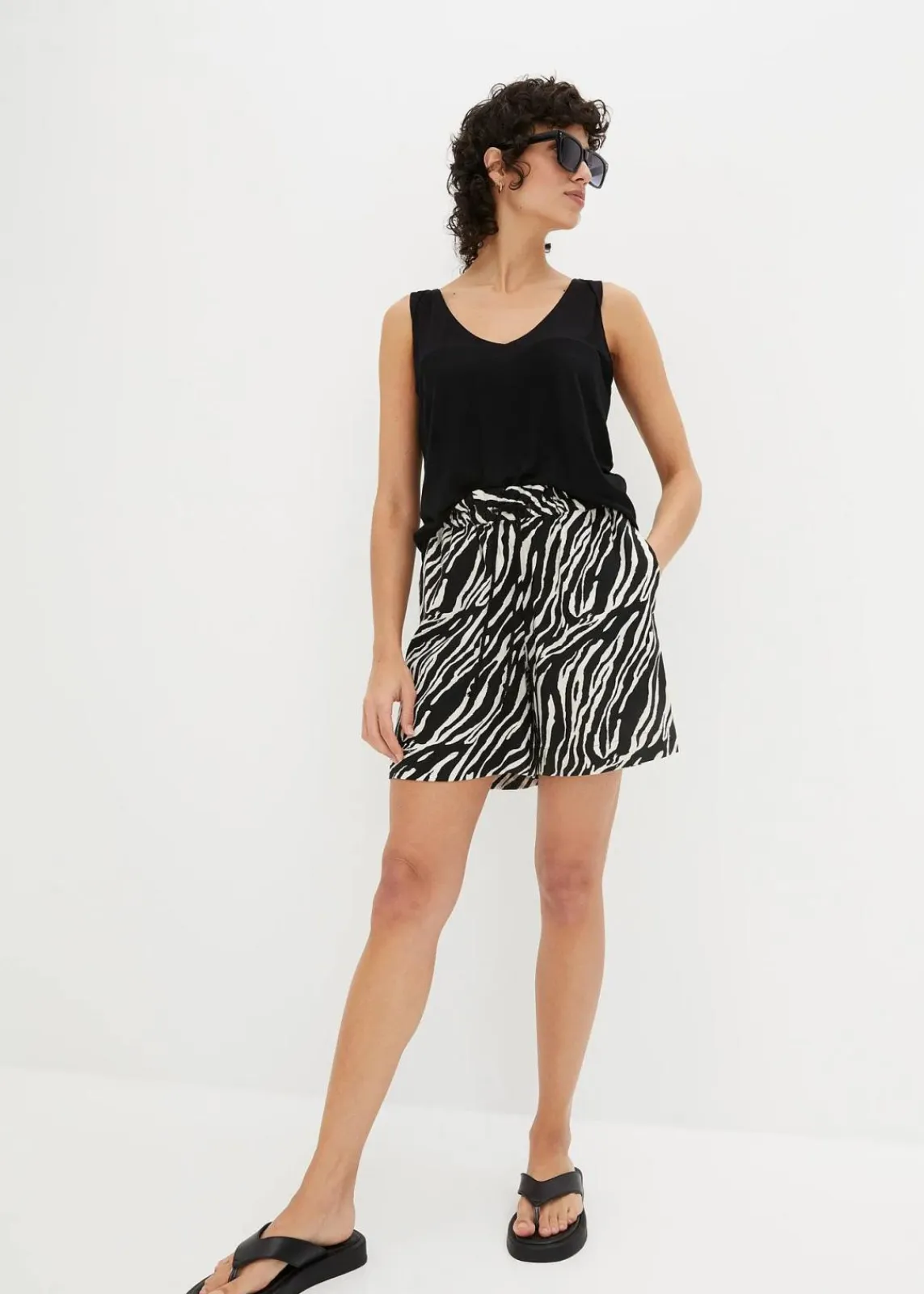 bonprix Bekleidung·Outdoorbekleidung|Bekleidung·Kleider^Paperbag Shorts mit Schnürung schwarz/natur zebra bedruckt