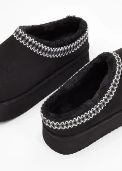 bonprix Hausschuhe|Gefütterte Winterschuhe^Plateau-Boots schwarz