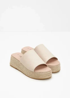 bonprix Sommerschuhe^Plateau-Pantoletten in Bast-Optik beige