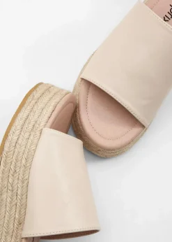 bonprix Sommerschuhe^Plateau-Pantoletten in Bast-Optik beige